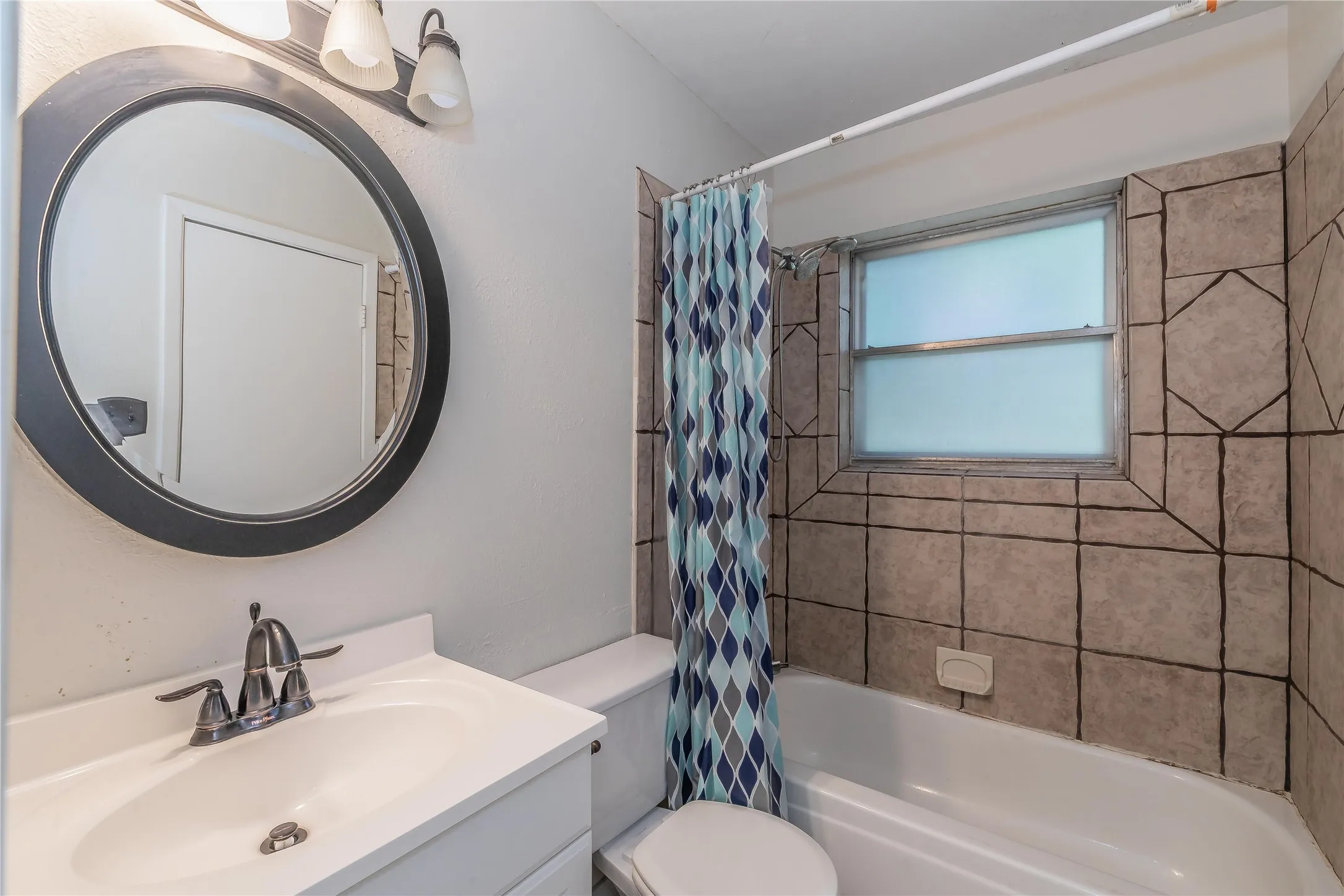 Single Family Residence For Sale in Tarrant County , 1104 Crane Drive, Euless, Texas 76039, 3 Bedroom, 2 Bathroom, 1 Garage spaces, 1,115 Sqft, built in 1964, mls#21407861, Real Estate Agent in Euless, Homes For Sale in Tarrant county, Homes For Sale in Euless, Realtor in Euless Texas, Real Estate Brokerage Independent Realty Texas, Luminita Cordes Realtor