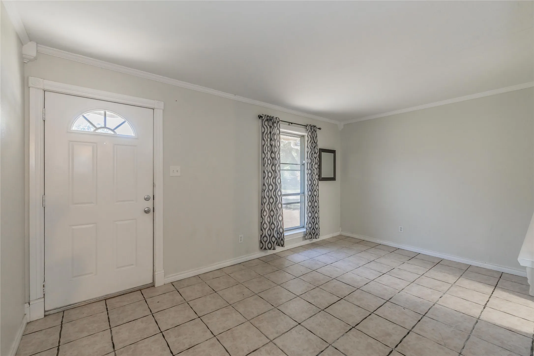 Single Family Residence For Sale in Tarrant County , 1104 Crane Drive, Euless, Texas 76039, 3 Bedroom, 2 Bathroom, 1 Garage spaces, 1,115 Sqft, built in 1964, mls#21407861, Real Estate Agent in Euless, Homes For Sale in Tarrant county, Homes For Sale in Euless, Realtor in Euless Texas, Real Estate Brokerage Independent Realty Texas, Luminita Cordes Realtor