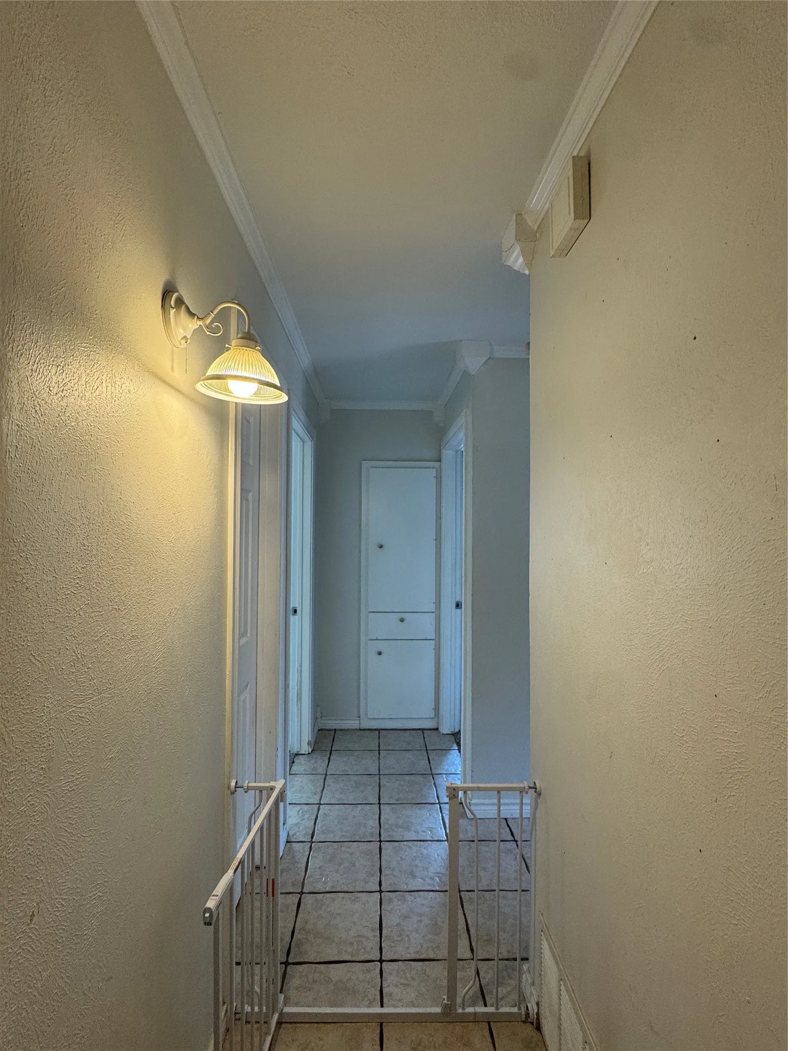 Single Family Residence For Sale in Tarrant County , 1104 Crane Drive, Euless, Texas 76039, 3 Bedroom, 2 Bathroom, 1 Garage spaces, 1,115 Sqft, built in 1964, mls#21407861, Real Estate Agent in Euless, Homes For Sale in Tarrant county, Homes For Sale in Euless, Realtor in Euless Texas, Real Estate Brokerage Independent Realty Texas, Luminita Cordes Realtor