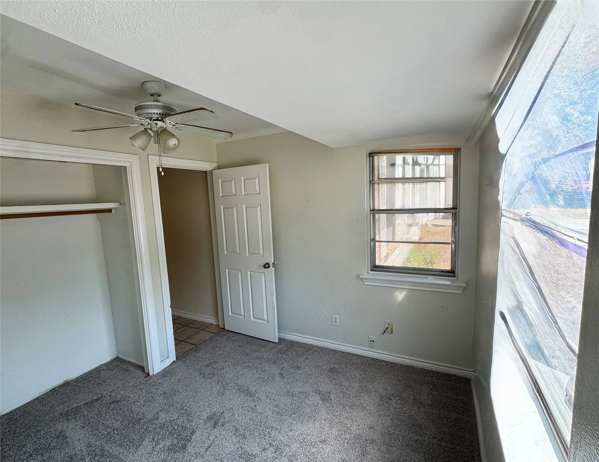 Single Family Residence For Sale in Tarrant County , 1104 Crane Drive, Euless, Texas 76039, 3 Bedroom, 2 Bathroom, 1 Garage spaces, 1,115 Sqft, built in 1964, mls#21407861, Real Estate Agent in Euless, Homes For Sale in Tarrant county, Homes For Sale in Euless, Realtor in Euless Texas, Real Estate Brokerage Independent Realty Texas, Luminita Cordes Realtor