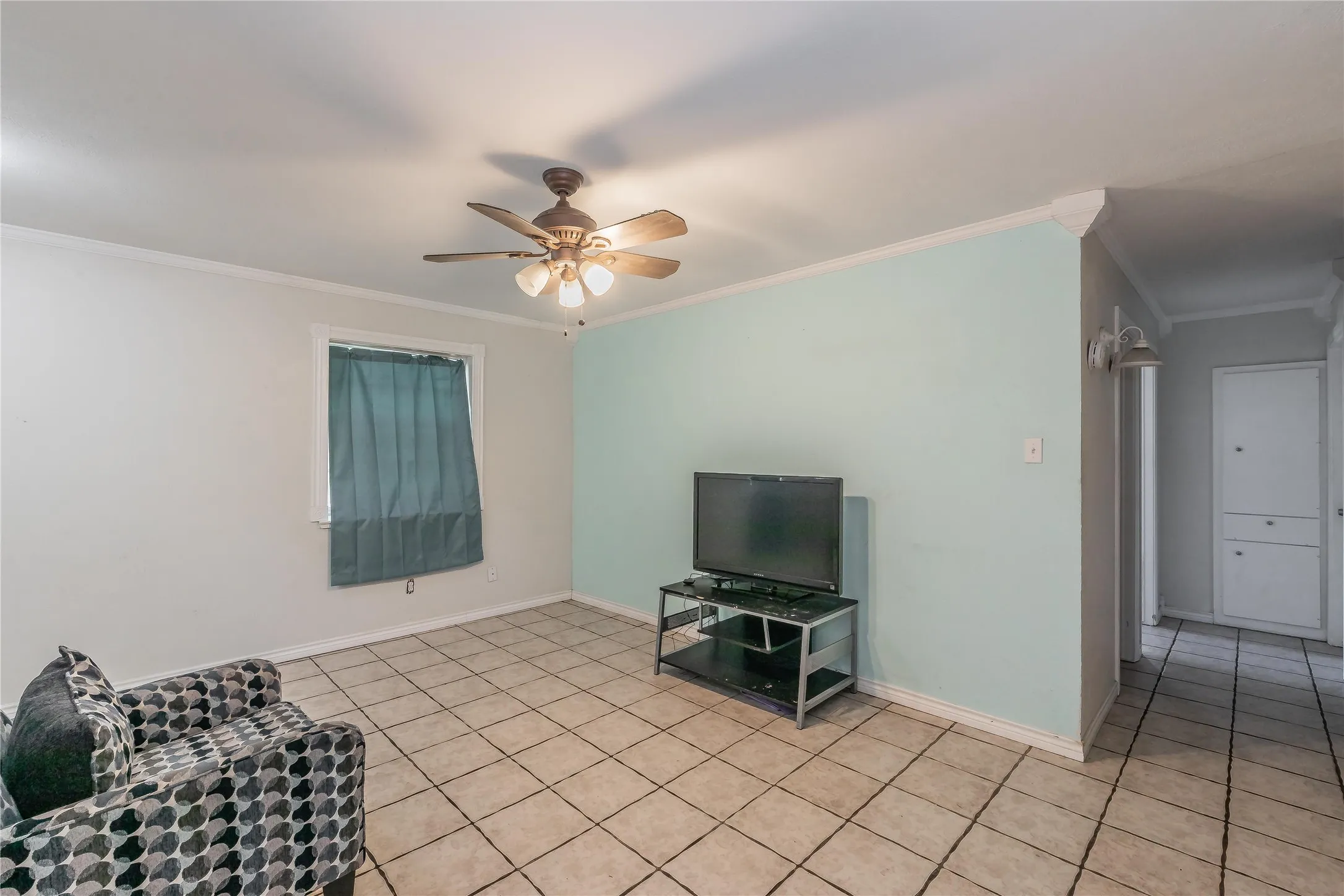 Single Family Residence For Sale in Tarrant County , 1104 Crane Drive, Euless, Texas 76039, 3 Bedroom, 2 Bathroom, 1 Garage spaces, 1,115 Sqft, built in 1964, mls#21407861, Real Estate Agent in Euless, Homes For Sale in Tarrant county, Homes For Sale in Euless, Realtor in Euless Texas, Real Estate Brokerage Independent Realty Texas, Luminita Cordes Realtor