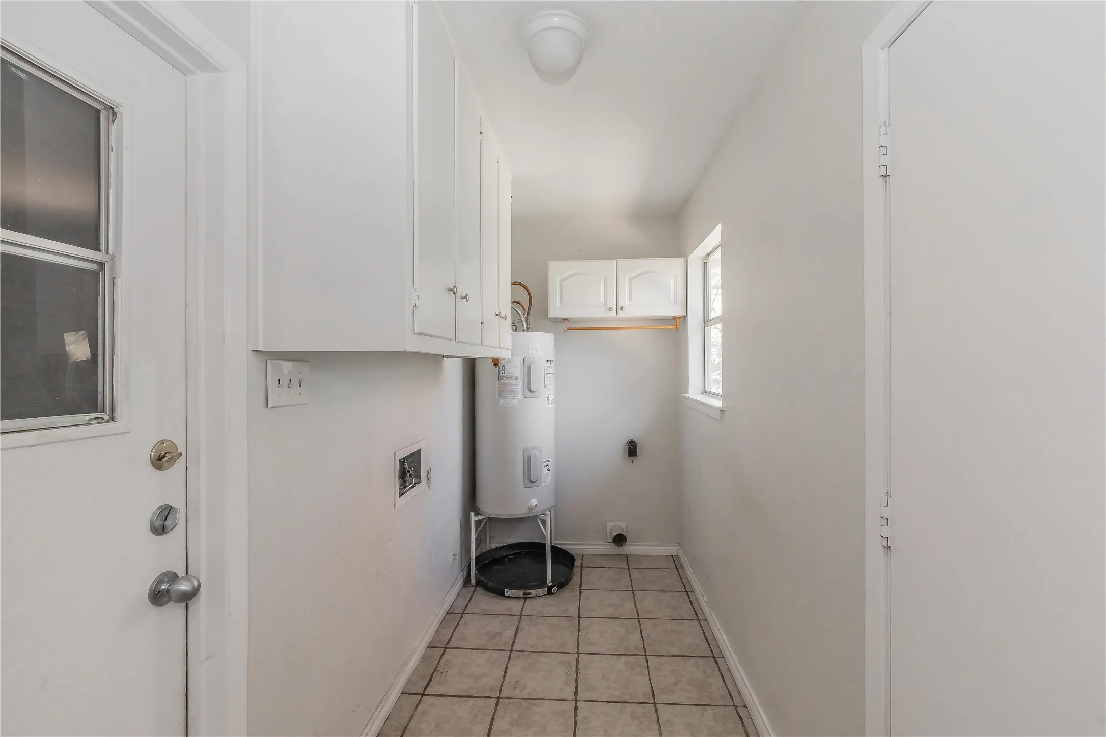 Single Family Residence For Sale in Tarrant County , 1104 Crane Drive, Euless, Texas 76039, 3 Bedroom, 2 Bathroom, 1 Garage spaces, 1,115 Sqft, built in 1964, mls#21407861, Real Estate Agent in Euless, Homes For Sale in Tarrant county, Homes For Sale in Euless, Realtor in Euless Texas, Real Estate Brokerage Independent Realty Texas, Luminita Cordes Realtor