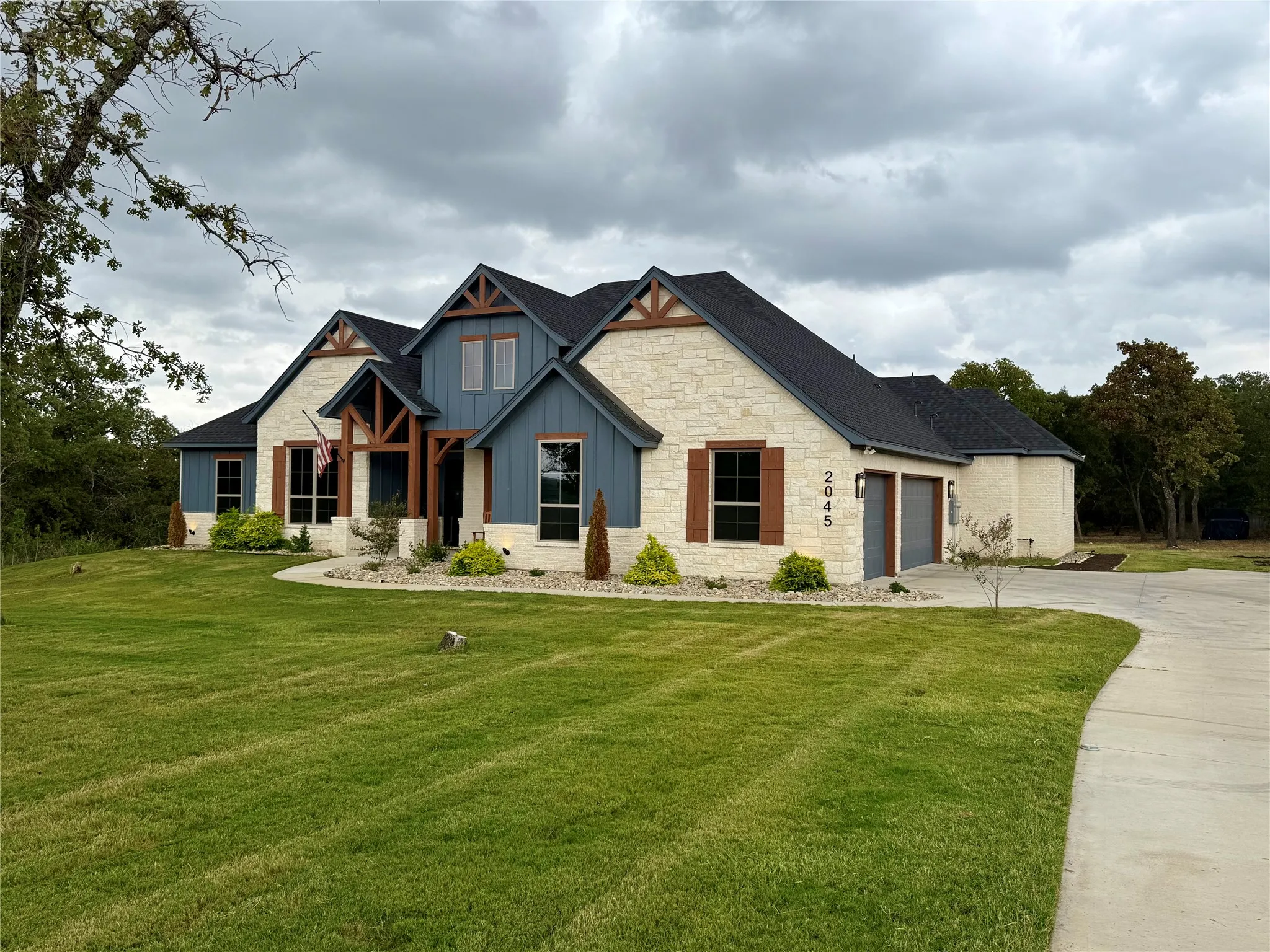 Single Family Residence For Sale in Parker County , 2045 Glenhollow Drive, Weatherford, Texas 76088, 4 Bedroom, 3 Bathroom, 3 Garage spaces, 2,541 Sqft, built in 2024, mls#21409221, Real Estate Agent in Weatherford, Homes For Sale in Parker county, Homes For Sale in Weatherford, Realtor in Weatherford Texas, Real Estate Brokerage Independent Realty Texas, Luminita Cordes Realtor