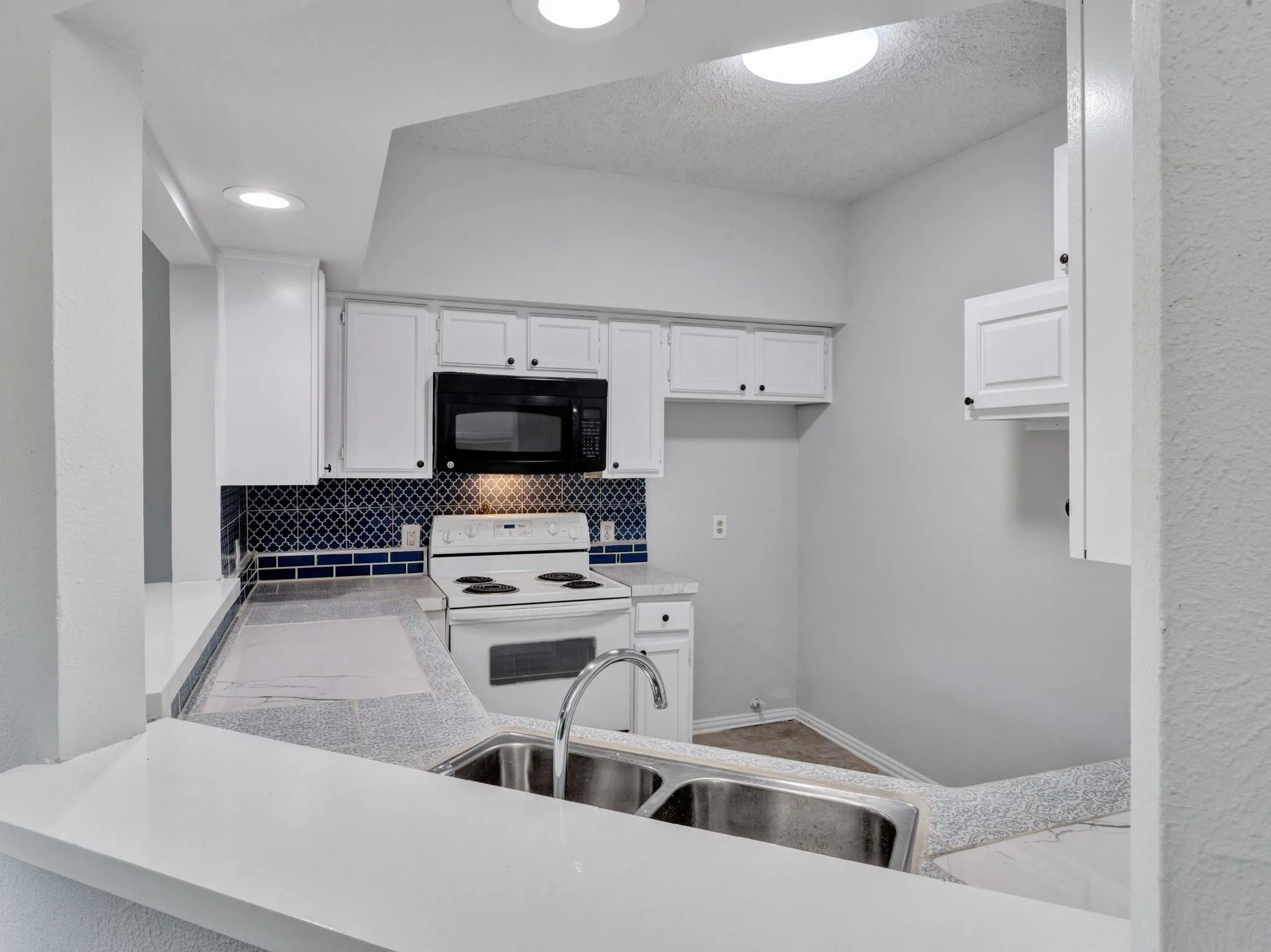 Condominium For Rent in Dallas County , 9601 Forest Lane 1113, Dallas, Texas 75243, 1 Bedroom, 1 Bathroom, Garage spaces, 685 Sqft, built in 1983, mls#21409319, Real Estate Agent in Dallas, Homes For Rent in Dallas county, Homes For Rent in Dallas, Realtor in Dallas Texas, Real Estate Brokerage Independent Realty Texas, Luminita Cordes Realtor