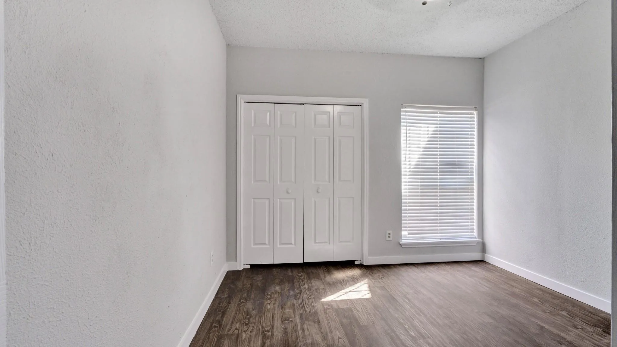 Condominium For Rent in Dallas County , 9601 Forest Lane 1113, Dallas, Texas 75243, 1 Bedroom, 1 Bathroom, Garage spaces, 685 Sqft, built in 1983, mls#21409319, Real Estate Agent in Dallas, Homes For Rent in Dallas county, Homes For Rent in Dallas, Realtor in Dallas Texas, Real Estate Brokerage Independent Realty Texas, Luminita Cordes Realtor