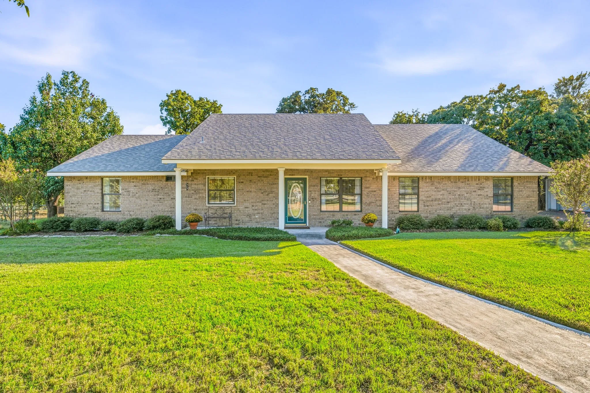 Single Family Residence For Sale in Comanche County , 217 Mathis Road, Dublin, Texas 76446, 3 Bedroom, 2 Bathroom, 2 Garage spaces, 1,782 Sqft, built in 1998, mls#21409210, Real Estate Agent in Dublin, Homes For Sale in Comanche county, Homes For Sale in Dublin, Realtor in Dublin Texas, Real Estate Brokerage Independent Realty Texas, Luminita Cordes Realtor
