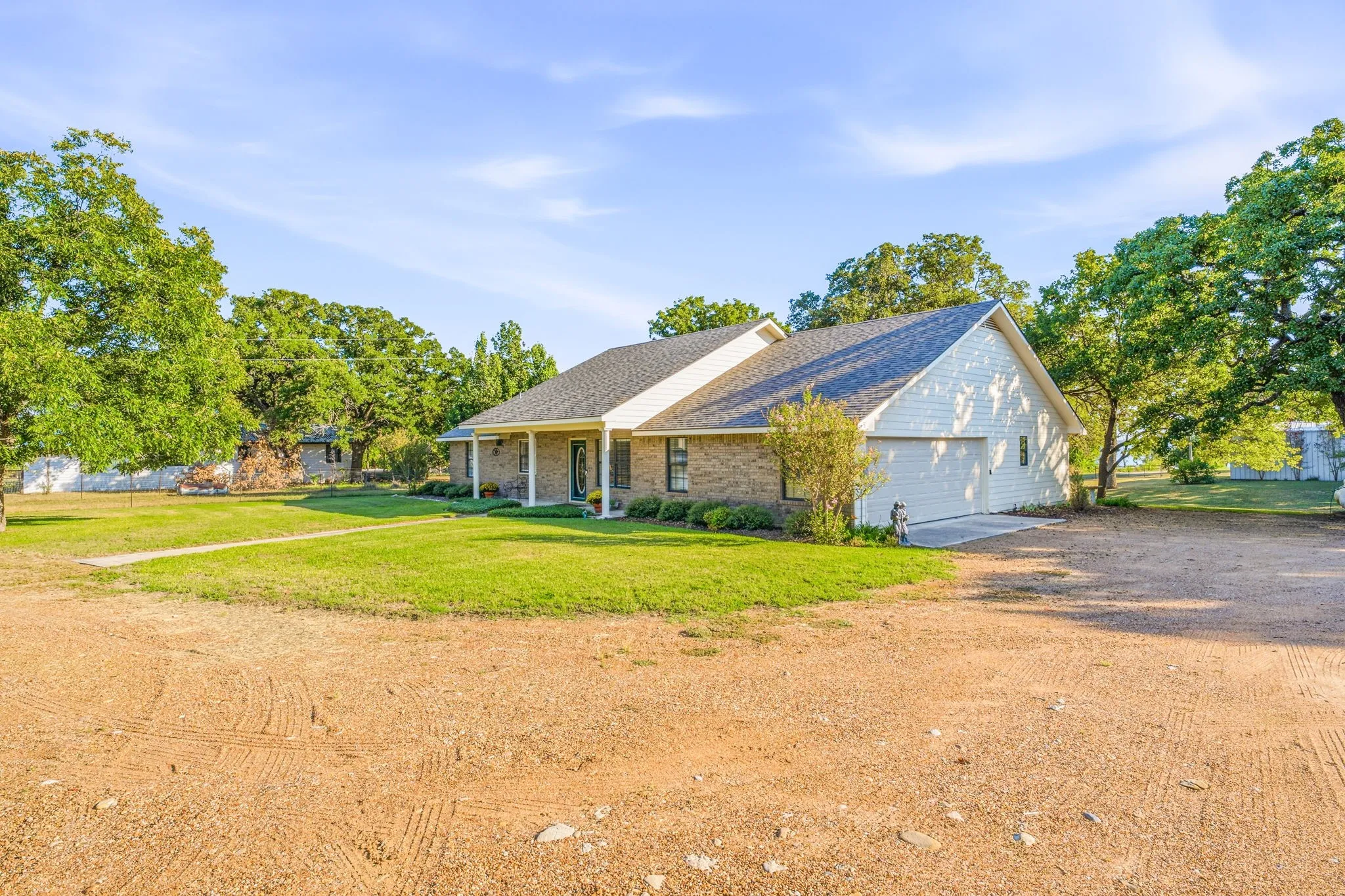 Single Family Residence For Sale in Comanche County , 217 Mathis Road, Dublin, Texas 76446, 3 Bedroom, 2 Bathroom, 2 Garage spaces, 1,782 Sqft, built in 1998, mls#21409210, Real Estate Agent in Dublin, Homes For Sale in Comanche county, Homes For Sale in Dublin, Realtor in Dublin Texas, Real Estate Brokerage Independent Realty Texas, Luminita Cordes Realtor