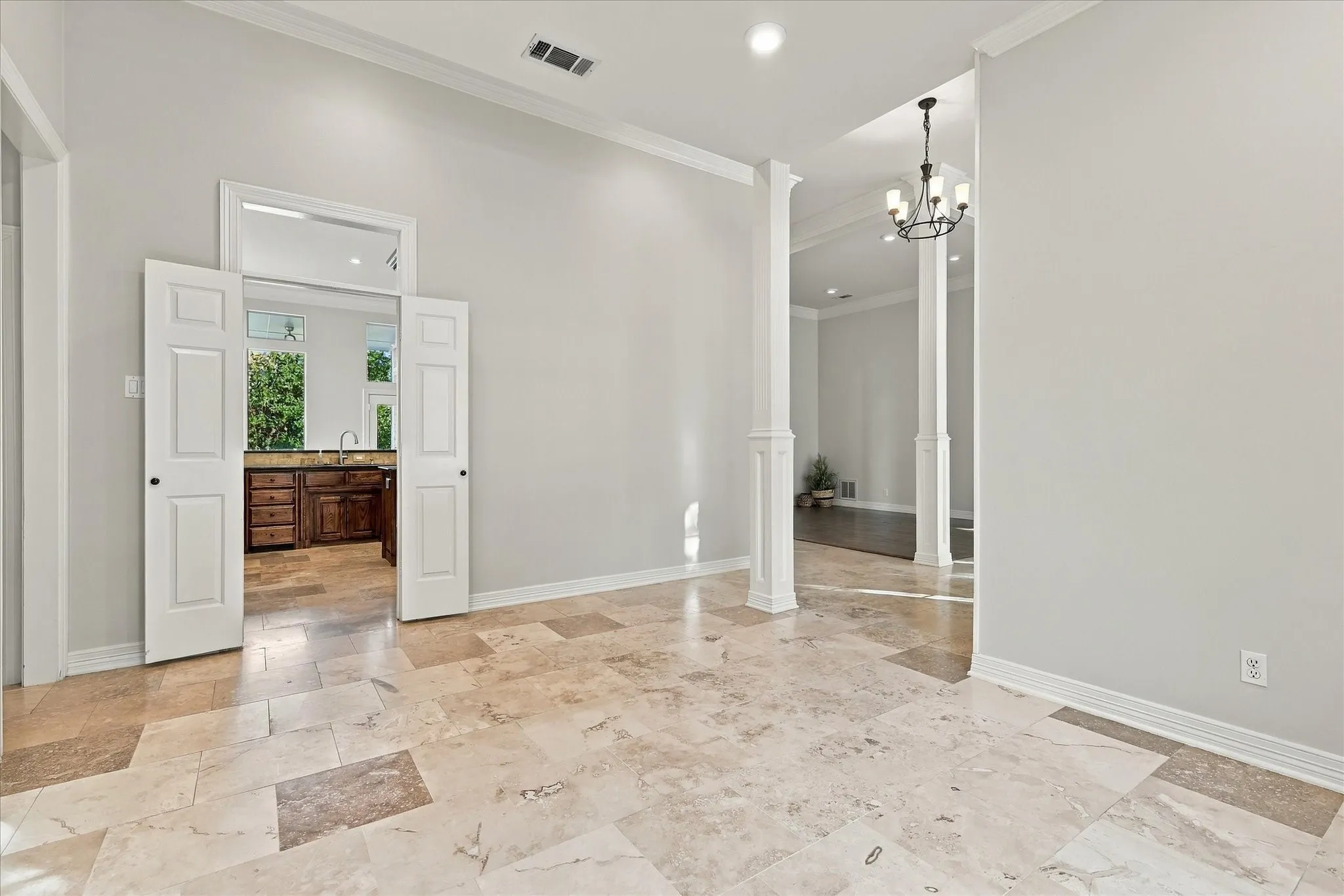 Single Family Residence For Sale in Denton County , 3102 Hillside Drive, Highland Village, Texas 75077, 4 Bedroom, 4 Bathroom, 3 Garage spaces, 3,180 Sqft, built in 1995, mls#21405359, Real Estate Agent in Highland Village, Homes For Sale in Denton county, Homes For Sale in Highland Village, Realtor in Highland Village Texas, Real Estate Brokerage Independent Realty Texas, Luminita Cordes Realtor