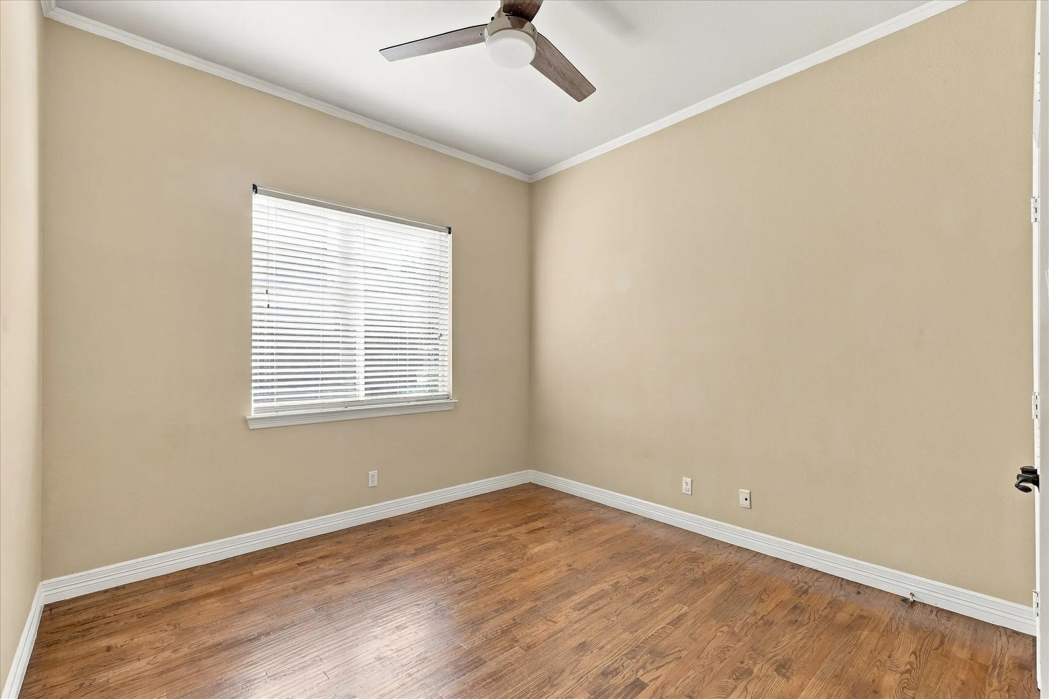 Wood-finish flooring, ceiling fan, window with blinds, and crown​​‌​​​​‌​​‌‌​‌‌​​​‌‌​‌​‌​‌​​​‌​​ molding