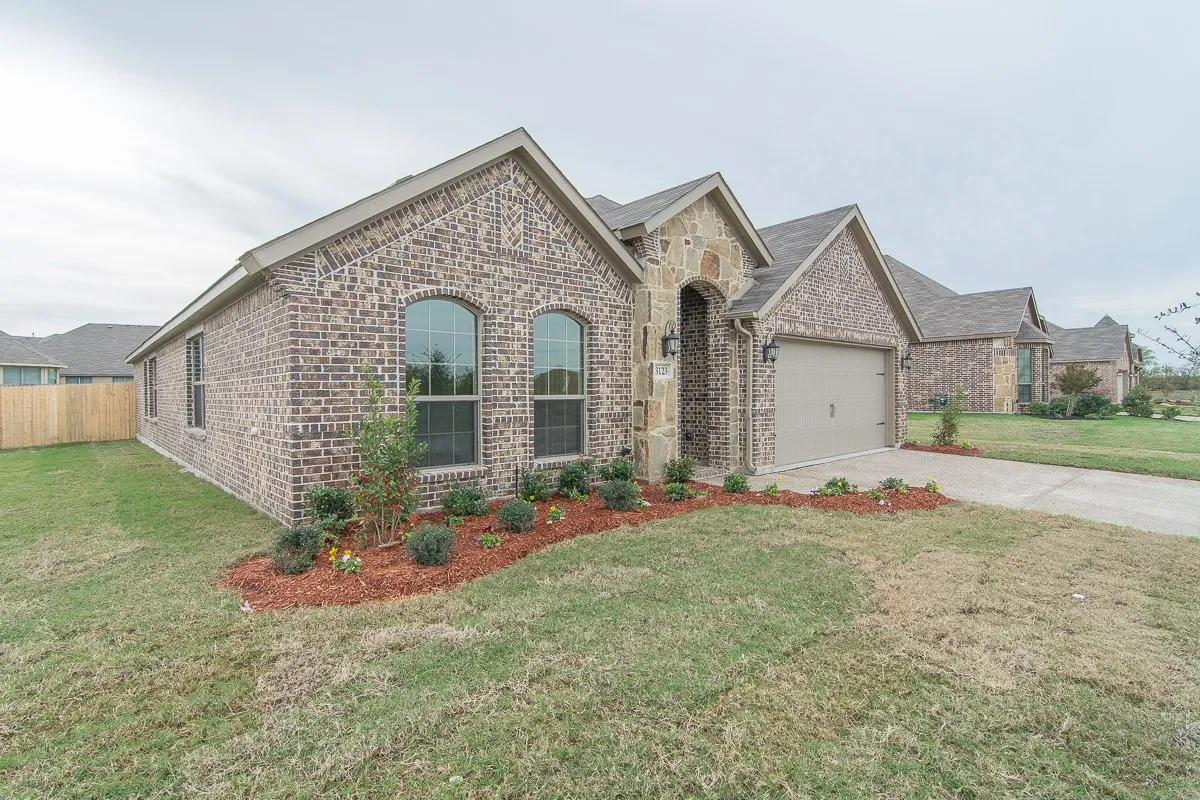 Single Family Residence For Rent in Kaufman County , 3123 Clear Springs Drive, Forney, Texas 75126, 4 Bedroom, 2 Bathroom, 2 Garage spaces, 2,102 Sqft, built in 2016, mls#21409322, Real Estate Agent in Forney, Homes For Rent in Kaufman county, Homes For Rent in Forney, Realtor in Forney Texas, Real Estate Brokerage Independent Realty Texas, Luminita Cordes Realtor