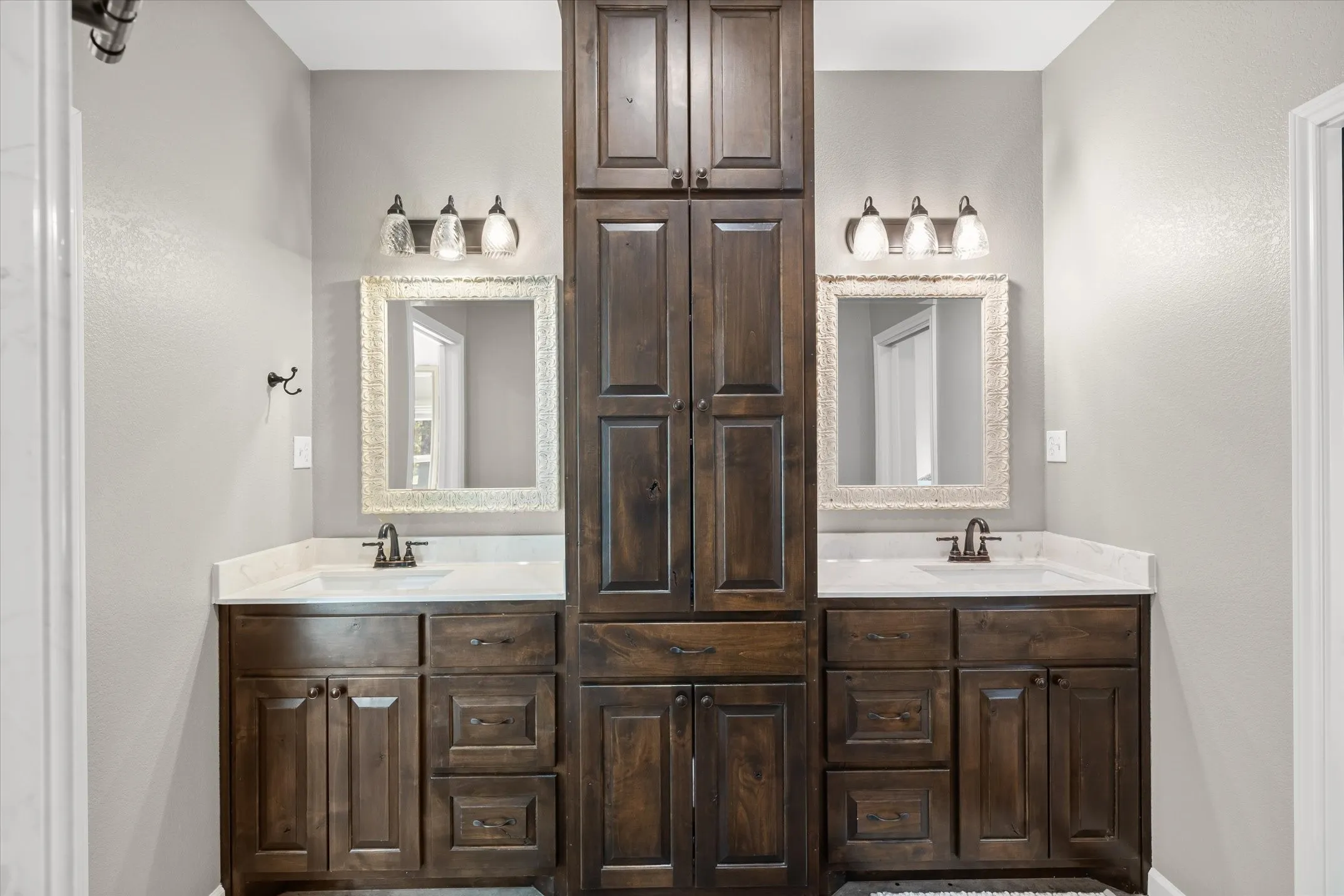 Single Family Residence For Sale in Van Zandt County , 1143 VZ County Road 4602, Ben Wheeler, Texas 75754, 3 Bedroom, 3 Bathroom, 2 Garage spaces, 2,340 Sqft, built in 2019, mls#21408746, Real Estate Agent in Ben Wheeler, Homes For Sale in Van Zandt county, Homes For Sale in Ben Wheeler, Realtor in Ben Wheeler Texas, Real Estate Brokerage Independent Realty Texas, Luminita Cordes Realtor
