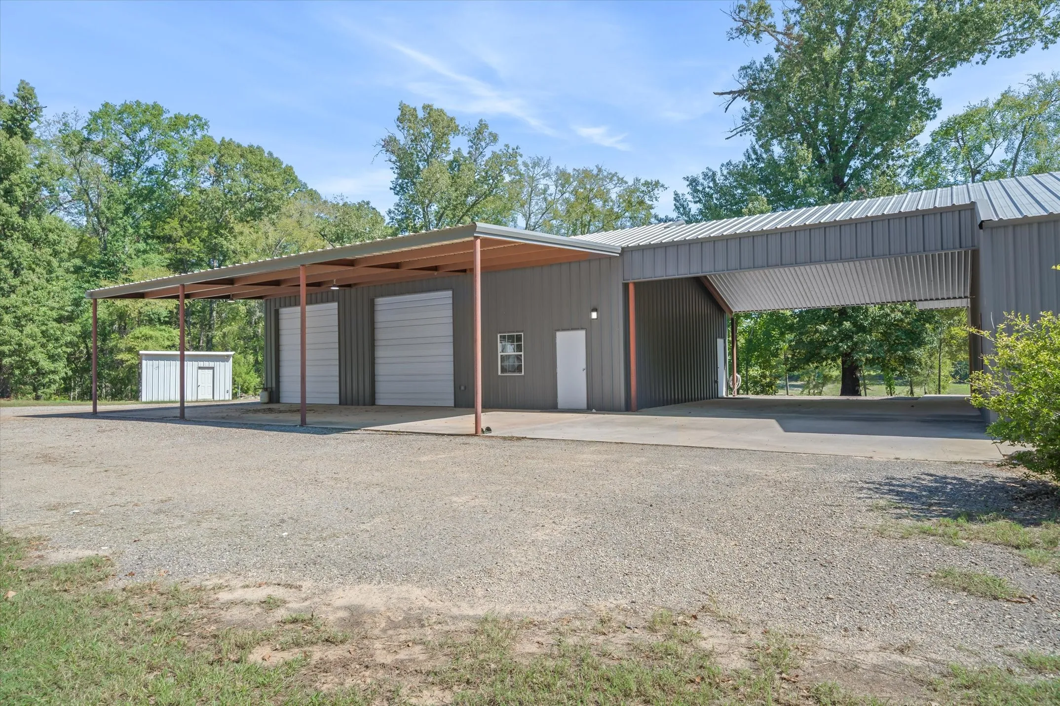 Single Family Residence For Sale in Van Zandt County , 1143 VZ County Road 4602, Ben Wheeler, Texas 75754, 3 Bedroom, 3 Bathroom, 2 Garage spaces, 2,340 Sqft, built in 2019, mls#21408746, Real Estate Agent in Ben Wheeler, Homes For Sale in Van Zandt county, Homes For Sale in Ben Wheeler, Realtor in Ben Wheeler Texas, Real Estate Brokerage Independent Realty Texas, Luminita Cordes Realtor