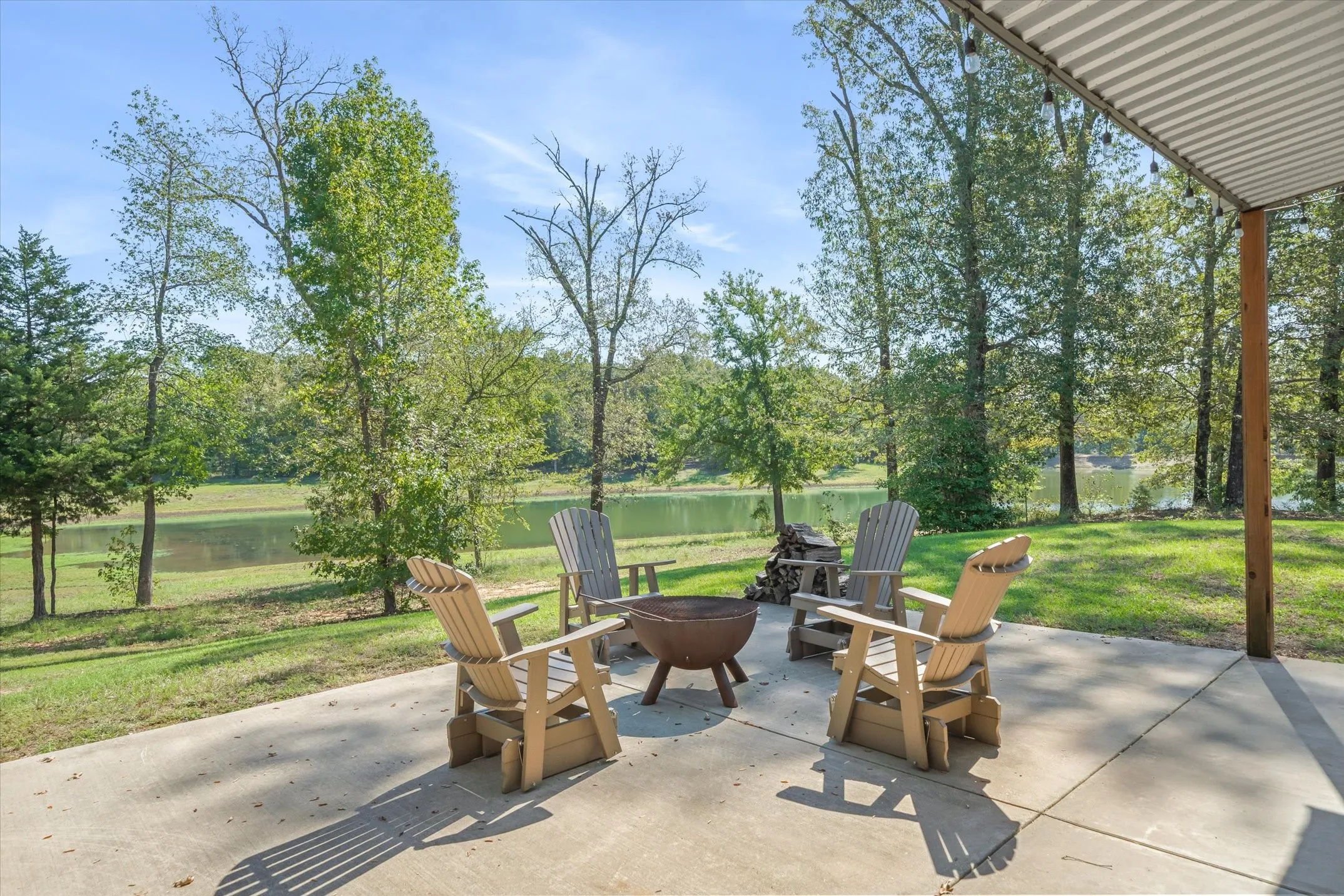 Single Family Residence For Sale in Van Zandt County , 1143 VZ County Road 4602, Ben Wheeler, Texas 75754, 3 Bedroom, 3 Bathroom, 2 Garage spaces, 2,340 Sqft, built in 2019, mls#21408746, Real Estate Agent in Ben Wheeler, Homes For Sale in Van Zandt county, Homes For Sale in Ben Wheeler, Realtor in Ben Wheeler Texas, Real Estate Brokerage Independent Realty Texas, Luminita Cordes Realtor