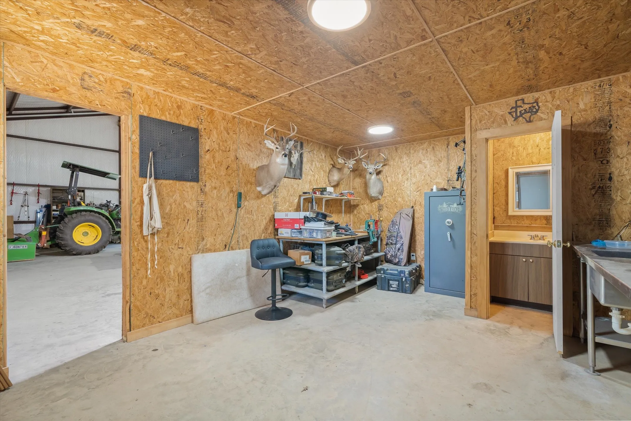 Single Family Residence For Sale in Van Zandt County , 1143 VZ County Road 4602, Ben Wheeler, Texas 75754, 3 Bedroom, 3 Bathroom, 2 Garage spaces, 2,340 Sqft, built in 2019, mls#21408746, Real Estate Agent in Ben Wheeler, Homes For Sale in Van Zandt county, Homes For Sale in Ben Wheeler, Realtor in Ben Wheeler Texas, Real Estate Brokerage Independent Realty Texas, Luminita Cordes Realtor