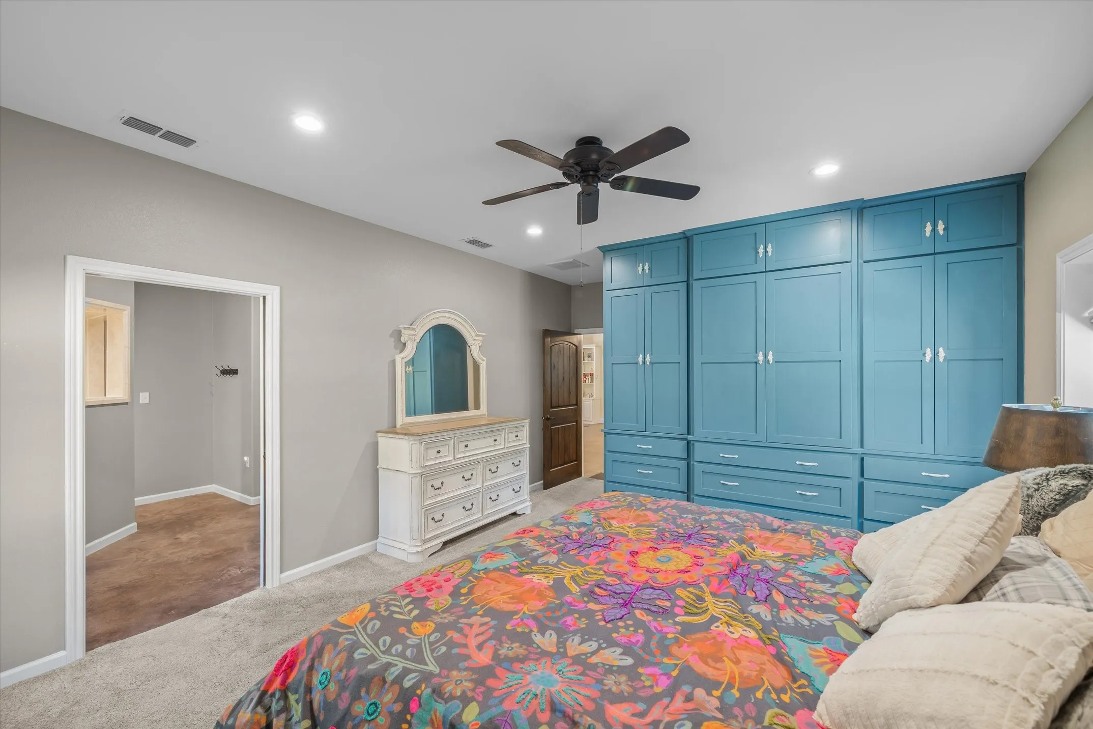 Single Family Residence For Sale in Van Zandt County , 1143 VZ County Road 4602, Ben Wheeler, Texas 75754, 3 Bedroom, 3 Bathroom, 2 Garage spaces, 2,340 Sqft, built in 2019, mls#21408746, Real Estate Agent in Ben Wheeler, Homes For Sale in Van Zandt county, Homes For Sale in Ben Wheeler, Realtor in Ben Wheeler Texas, Real Estate Brokerage Independent Realty Texas, Luminita Cordes Realtor