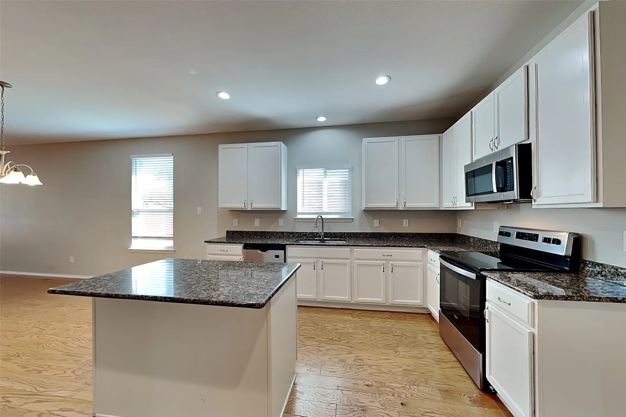 Single Family Residence For Rent in Tarrant County , 420 Magma Drive, Fort Worth, Texas 76131, 3 Bedroom, 2 Bathroom, 2 Garage spaces, 1,975 Sqft, built in 2013, mls#21409327, Real Estate Agent in Fort Worth, Homes For Rent in Tarrant county, Homes For Rent in Fort Worth, Realtor in Fort Worth Texas, Real Estate Brokerage Independent Realty Texas, Luminita Cordes Realtor