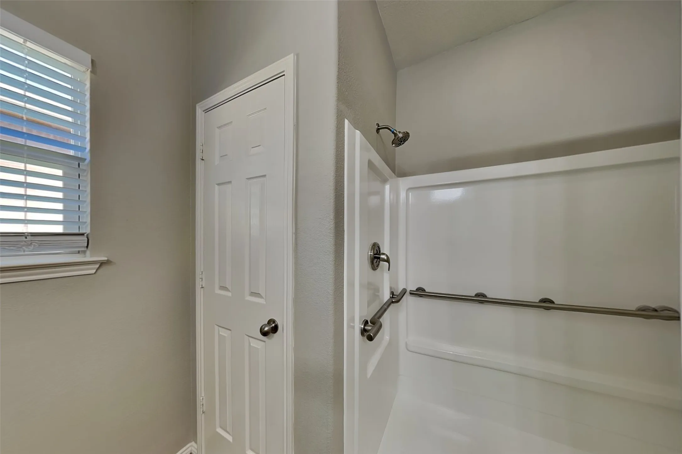 Single Family Residence For Rent in Tarrant County , 420 Magma Drive, Fort Worth, Texas 76131, 3 Bedroom, 2 Bathroom, 2 Garage spaces, 1,975 Sqft, built in 2013, mls#21409327, Real Estate Agent in Fort Worth, Homes For Rent in Tarrant county, Homes For Rent in Fort Worth, Realtor in Fort Worth Texas, Real Estate Brokerage Independent Realty Texas, Luminita Cordes Realtor
