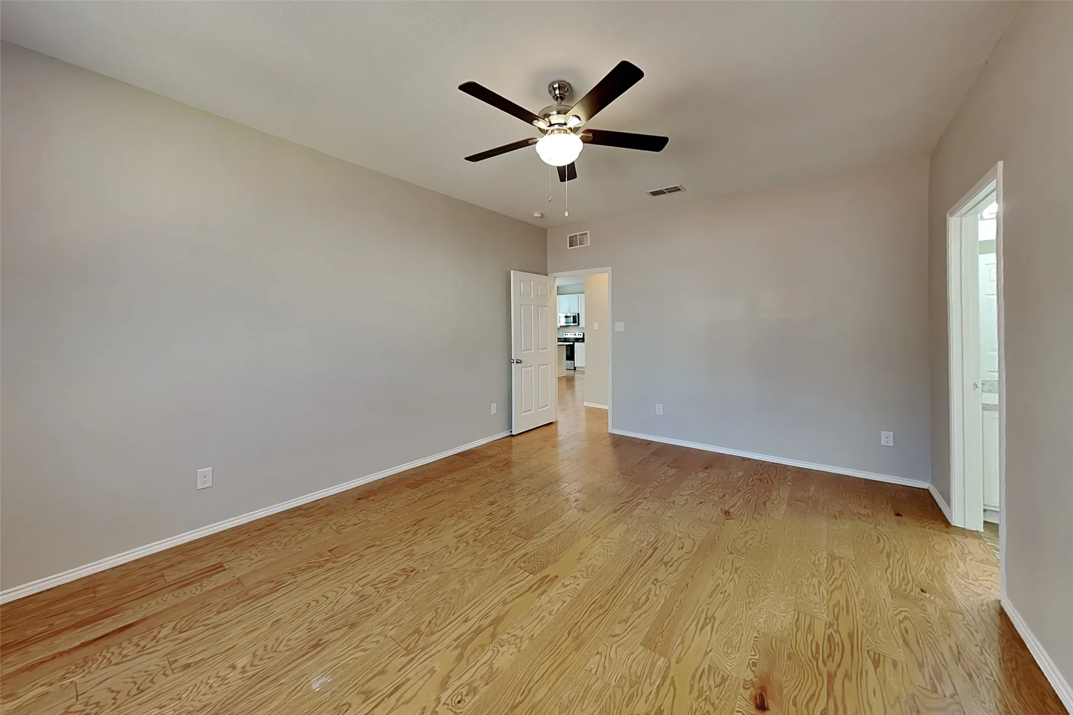 Single Family Residence For Rent in Tarrant County , 420 Magma Drive, Fort Worth, Texas 76131, 3 Bedroom, 2 Bathroom, 2 Garage spaces, 1,975 Sqft, built in 2013, mls#21409327, Real Estate Agent in Fort Worth, Homes For Rent in Tarrant county, Homes For Rent in Fort Worth, Realtor in Fort Worth Texas, Real Estate Brokerage Independent Realty Texas, Luminita Cordes Realtor