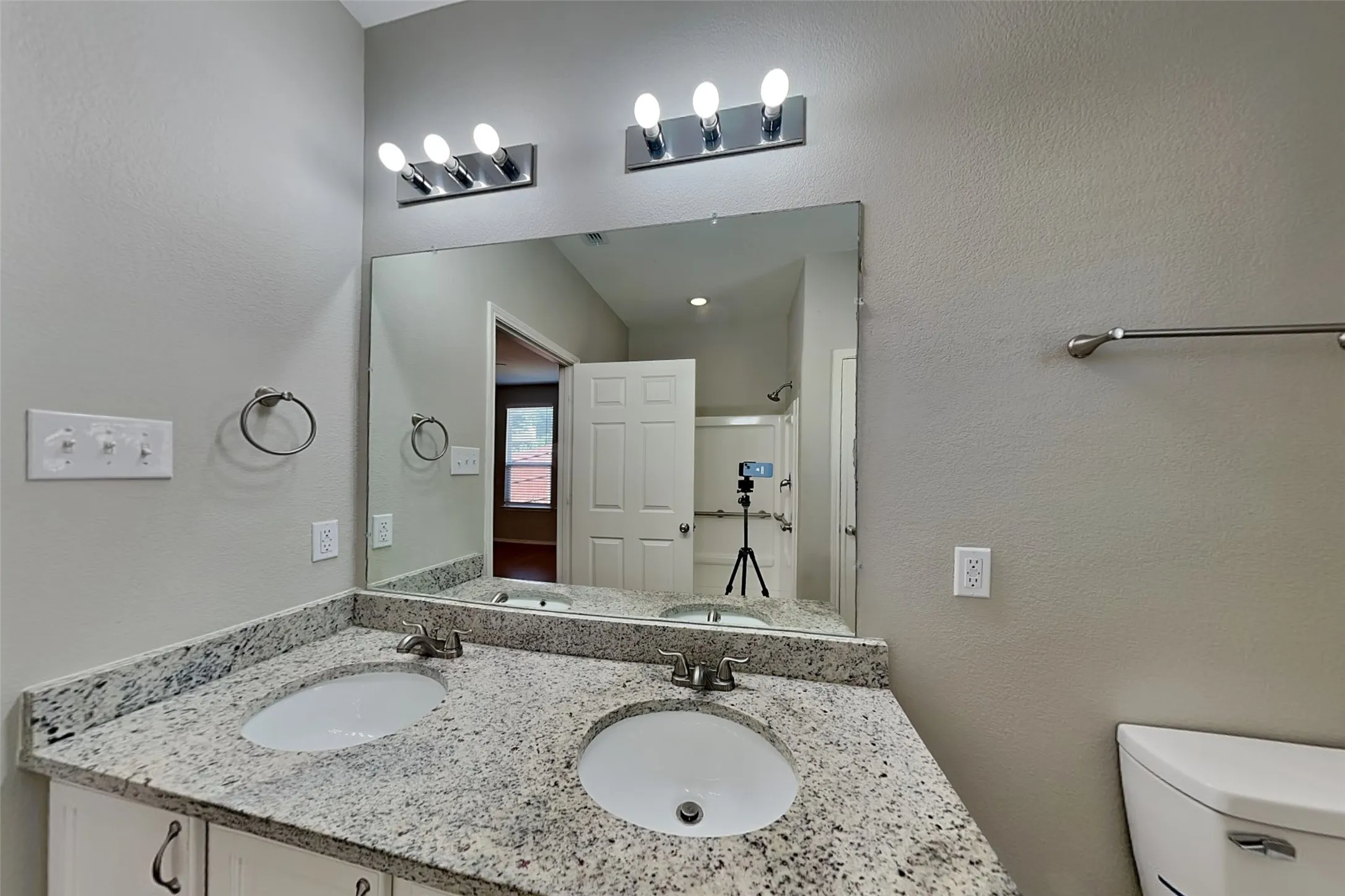 Single Family Residence For Rent in Tarrant County , 420 Magma Drive, Fort Worth, Texas 76131, 3 Bedroom, 2 Bathroom, 2 Garage spaces, 1,975 Sqft, built in 2013, mls#21409327, Real Estate Agent in Fort Worth, Homes For Rent in Tarrant county, Homes For Rent in Fort Worth, Realtor in Fort Worth Texas, Real Estate Brokerage Independent Realty Texas, Luminita Cordes Realtor