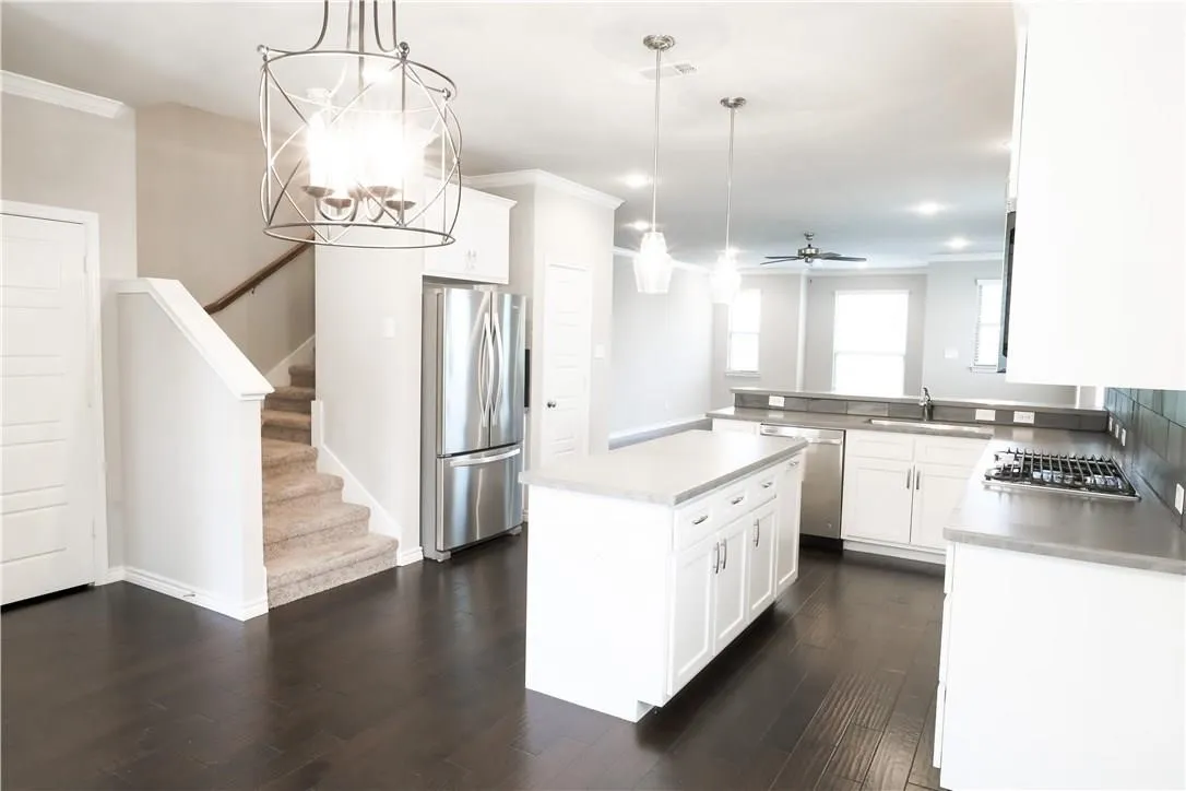 Townhouse For Rent in Tarrant County , 2605 Mccart Avenue, Fort Worth, Texas 76110, 3 Bedroom, 4 Bathroom, 2 Garage spaces, 1,935 Sqft, built in 2016, mls#21409336, Real Estate Agent in Fort Worth, Homes For Rent in Tarrant county, Homes For Rent in Fort Worth, Realtor in Fort Worth Texas, Real Estate Brokerage Independent Realty Texas, Luminita Cordes Realtor