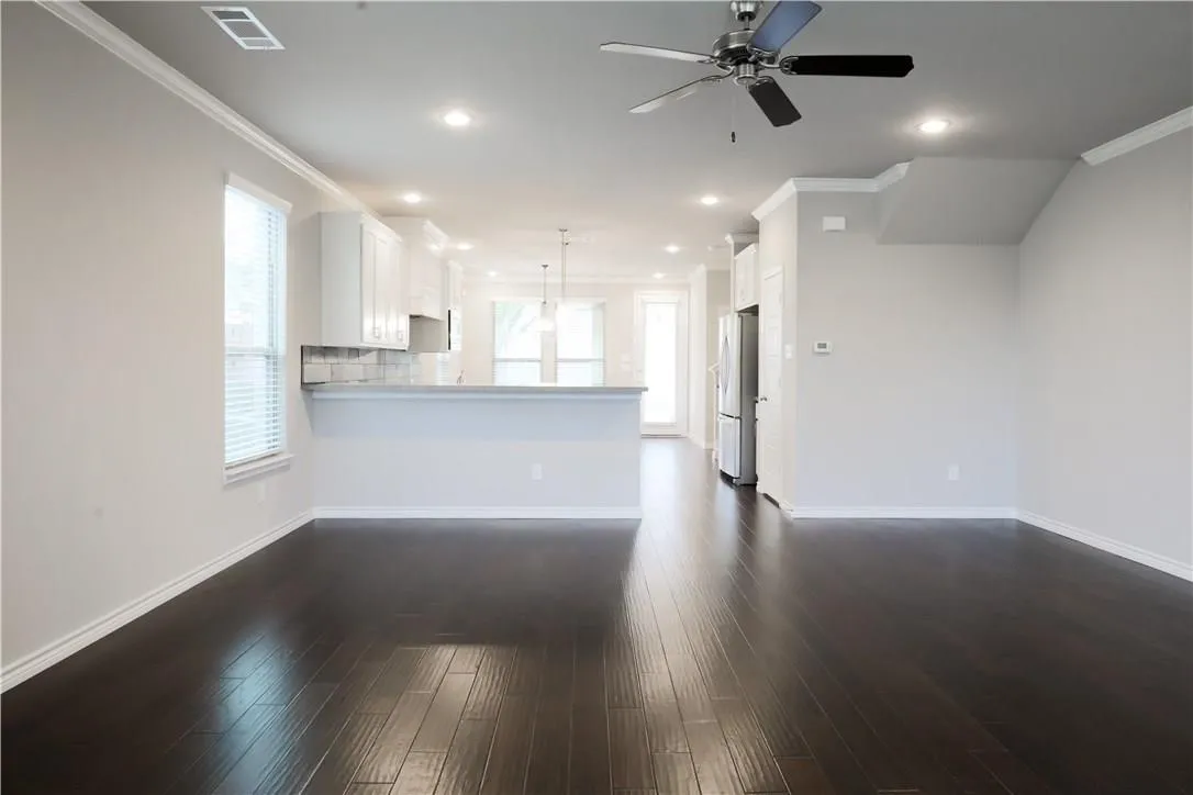 Townhouse For Rent in Tarrant County , 2605 Mccart Avenue, Fort Worth, Texas 76110, 3 Bedroom, 4 Bathroom, 2 Garage spaces, 1,935 Sqft, built in 2016, mls#21409336, Real Estate Agent in Fort Worth, Homes For Rent in Tarrant county, Homes For Rent in Fort Worth, Realtor in Fort Worth Texas, Real Estate Brokerage Independent Realty Texas, Luminita Cordes Realtor