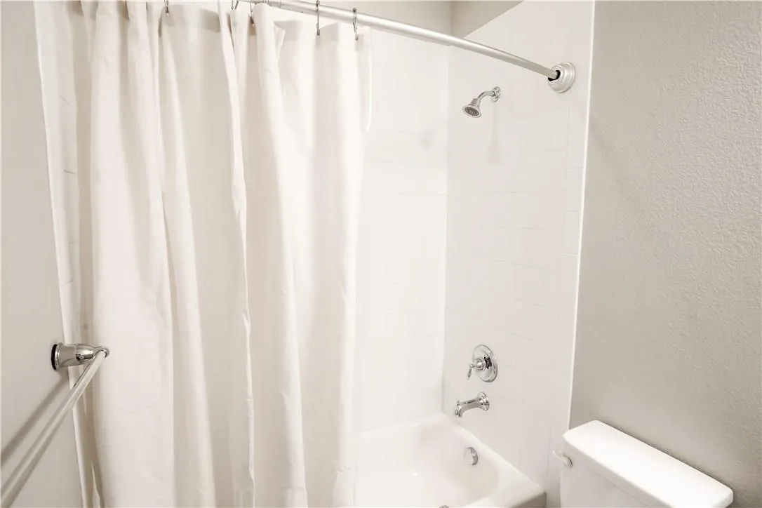 Townhouse For Rent in Tarrant County , 2605 Mccart Avenue, Fort Worth, Texas 76110, 3 Bedroom, 4 Bathroom, 2 Garage spaces, 1,935 Sqft, built in 2016, mls#21409336, Real Estate Agent in Fort Worth, Homes For Rent in Tarrant county, Homes For Rent in Fort Worth, Realtor in Fort Worth Texas, Real Estate Brokerage Independent Realty Texas, Luminita Cordes Realtor