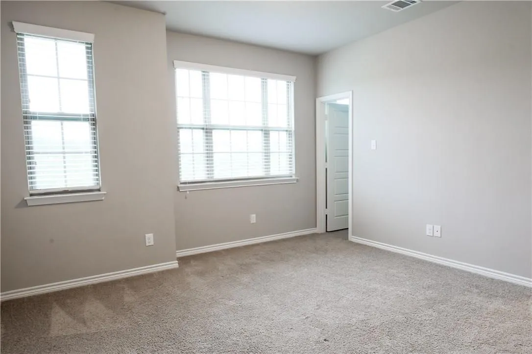Townhouse For Rent in Tarrant County , 2605 Mccart Avenue, Fort Worth, Texas 76110, 3 Bedroom, 4 Bathroom, 2 Garage spaces, 1,935 Sqft, built in 2016, mls#21409336, Real Estate Agent in Fort Worth, Homes For Rent in Tarrant county, Homes For Rent in Fort Worth, Realtor in Fort Worth Texas, Real Estate Brokerage Independent Realty Texas, Luminita Cordes Realtor