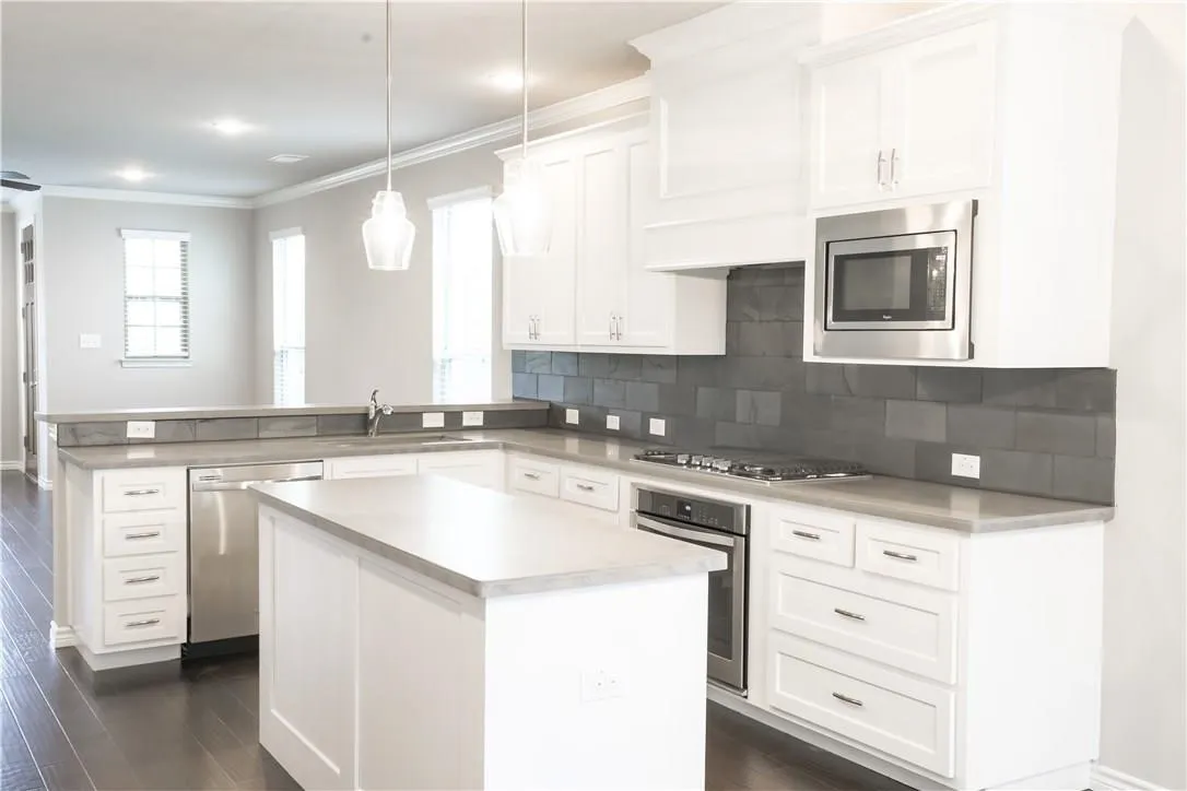 Townhouse For Rent in Tarrant County , 2605 Mccart Avenue, Fort Worth, Texas 76110, 3 Bedroom, 4 Bathroom, 2 Garage spaces, 1,935 Sqft, built in 2016, mls#21409336, Real Estate Agent in Fort Worth, Homes For Rent in Tarrant county, Homes For Rent in Fort Worth, Realtor in Fort Worth Texas, Real Estate Brokerage Independent Realty Texas, Luminita Cordes Realtor