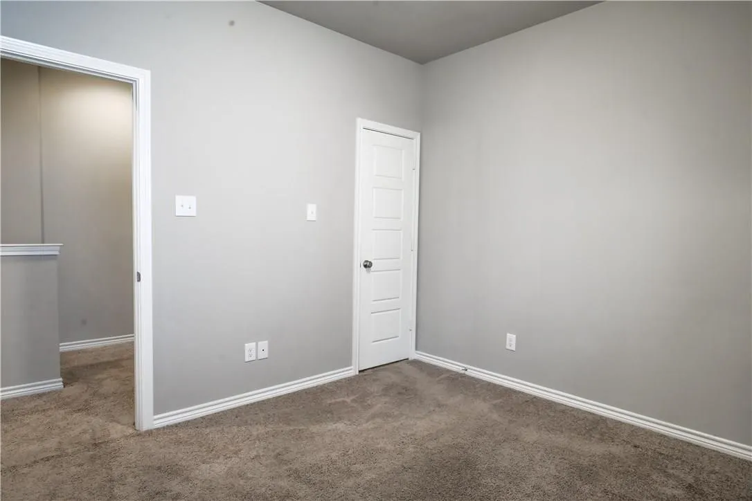 Townhouse For Rent in Tarrant County , 2605 Mccart Avenue, Fort Worth, Texas 76110, 3 Bedroom, 4 Bathroom, 2 Garage spaces, 1,935 Sqft, built in 2016, mls#21409336, Real Estate Agent in Fort Worth, Homes For Rent in Tarrant county, Homes For Rent in Fort Worth, Realtor in Fort Worth Texas, Real Estate Brokerage Independent Realty Texas, Luminita Cordes Realtor