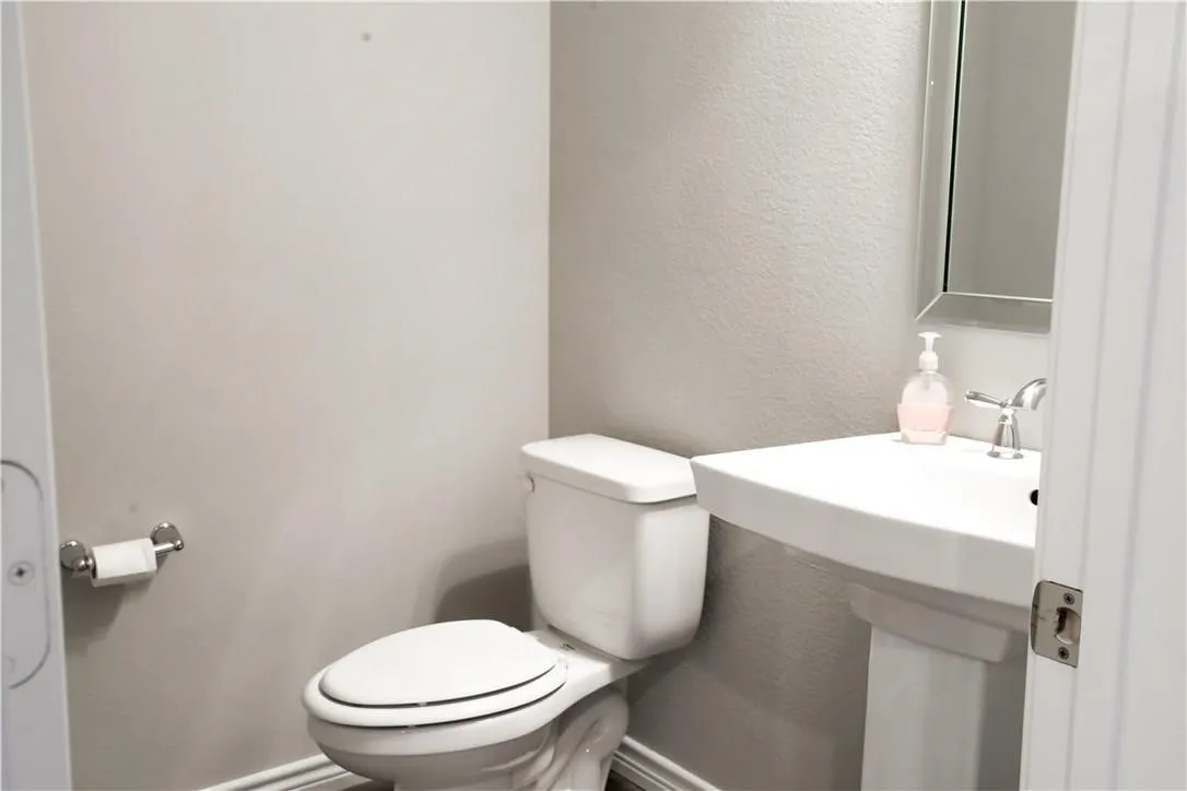 Townhouse For Rent in Tarrant County , 2605 Mccart Avenue, Fort Worth, Texas 76110, 3 Bedroom, 4 Bathroom, 2 Garage spaces, 1,935 Sqft, built in 2016, mls#21409336, Real Estate Agent in Fort Worth, Homes For Rent in Tarrant county, Homes For Rent in Fort Worth, Realtor in Fort Worth Texas, Real Estate Brokerage Independent Realty Texas, Luminita Cordes Realtor