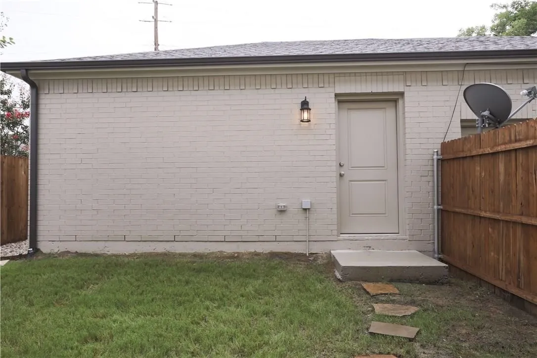 Townhouse For Rent in Tarrant County , 2605 Mccart Avenue, Fort Worth, Texas 76110, 3 Bedroom, 4 Bathroom, 2 Garage spaces, 1,935 Sqft, built in 2016, mls#21409336, Real Estate Agent in Fort Worth, Homes For Rent in Tarrant county, Homes For Rent in Fort Worth, Realtor in Fort Worth Texas, Real Estate Brokerage Independent Realty Texas, Luminita Cordes Realtor