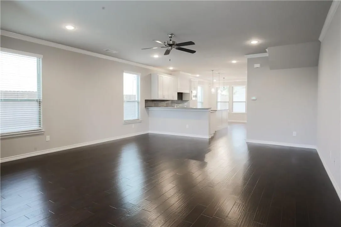 Townhouse For Rent in Tarrant County , 2605 Mccart Avenue, Fort Worth, Texas 76110, 3 Bedroom, 4 Bathroom, 2 Garage spaces, 1,935 Sqft, built in 2016, mls#21409336, Real Estate Agent in Fort Worth, Homes For Rent in Tarrant county, Homes For Rent in Fort Worth, Realtor in Fort Worth Texas, Real Estate Brokerage Independent Realty Texas, Luminita Cordes Realtor