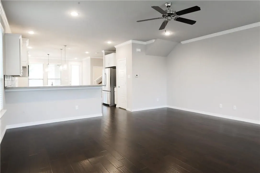 Townhouse For Rent in Tarrant County , 2605 Mccart Avenue, Fort Worth, Texas 76110, 3 Bedroom, 4 Bathroom, 2 Garage spaces, 1,935 Sqft, built in 2016, mls#21409336, Real Estate Agent in Fort Worth, Homes For Rent in Tarrant county, Homes For Rent in Fort Worth, Realtor in Fort Worth Texas, Real Estate Brokerage Independent Realty Texas, Luminita Cordes Realtor