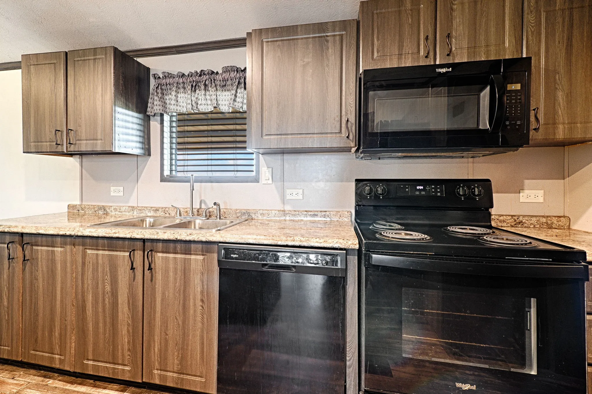 Mobile Home For Sale in Ellis County , 181 Cochise Drive, Ferris, Texas 75125, 3 Bedroom, 2 Bathroom, Garage spaces, 1,536 Sqft, built in 2023, mls#21408904, Real Estate Agent in Ferris, Homes For Sale in Ellis county, Homes For Sale in Ferris, Realtor in Ferris Texas, Real Estate Brokerage Independent Realty Texas, Luminita Cordes Realtor