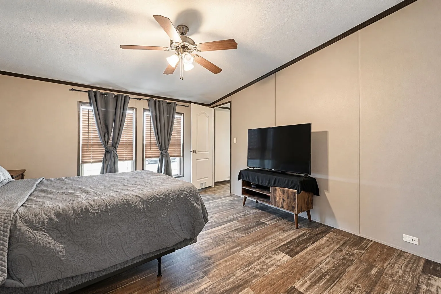 Mobile Home For Sale in Ellis County , 181 Cochise Drive, Ferris, Texas 75125, 3 Bedroom, 2 Bathroom, Garage spaces, 1,536 Sqft, built in 2023, mls#21408904, Real Estate Agent in Ferris, Homes For Sale in Ellis county, Homes For Sale in Ferris, Realtor in Ferris Texas, Real Estate Brokerage Independent Realty Texas, Luminita Cordes Realtor
