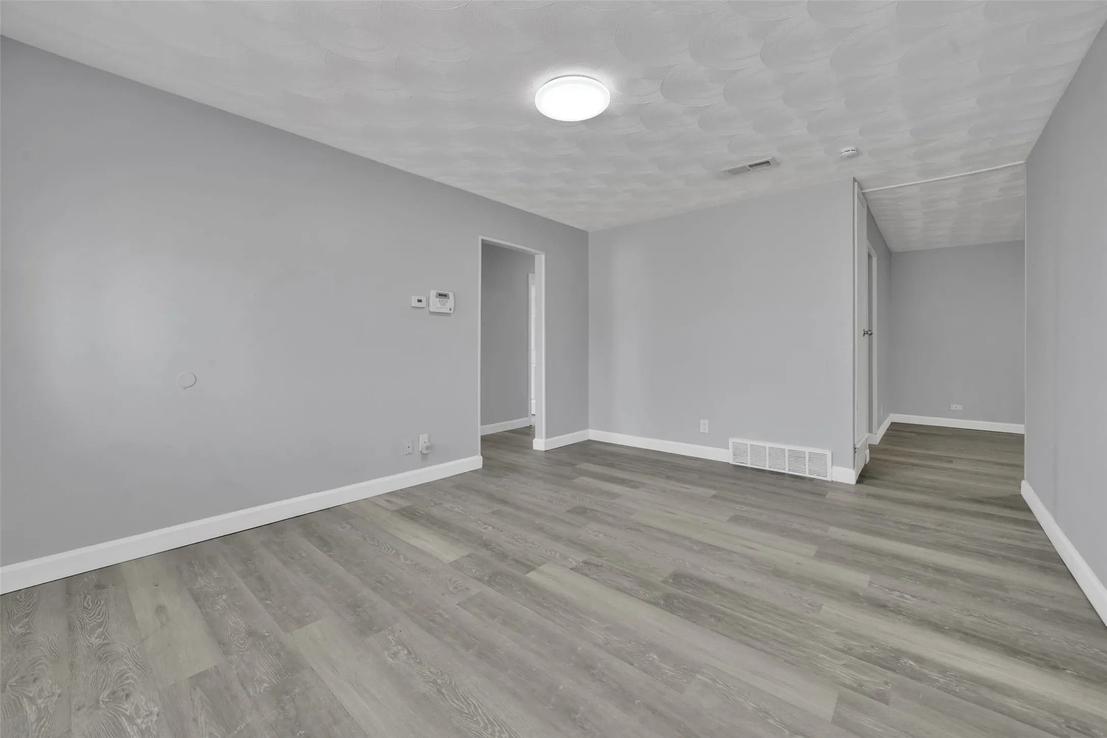 Single Family Residence For Sale in Dallas County , 301 S Forest Crest Drive, Garland, Texas 75042, 4 Bedroom, 3 Bathroom, Garage spaces, 1,649 Sqft, built in 1962, mls#21405475, Real Estate Agent in Garland, Homes For Sale in Dallas county, Homes For Sale in Garland, Realtor in Garland Texas, Real Estate Brokerage Independent Realty Texas, Luminita Cordes Realtor