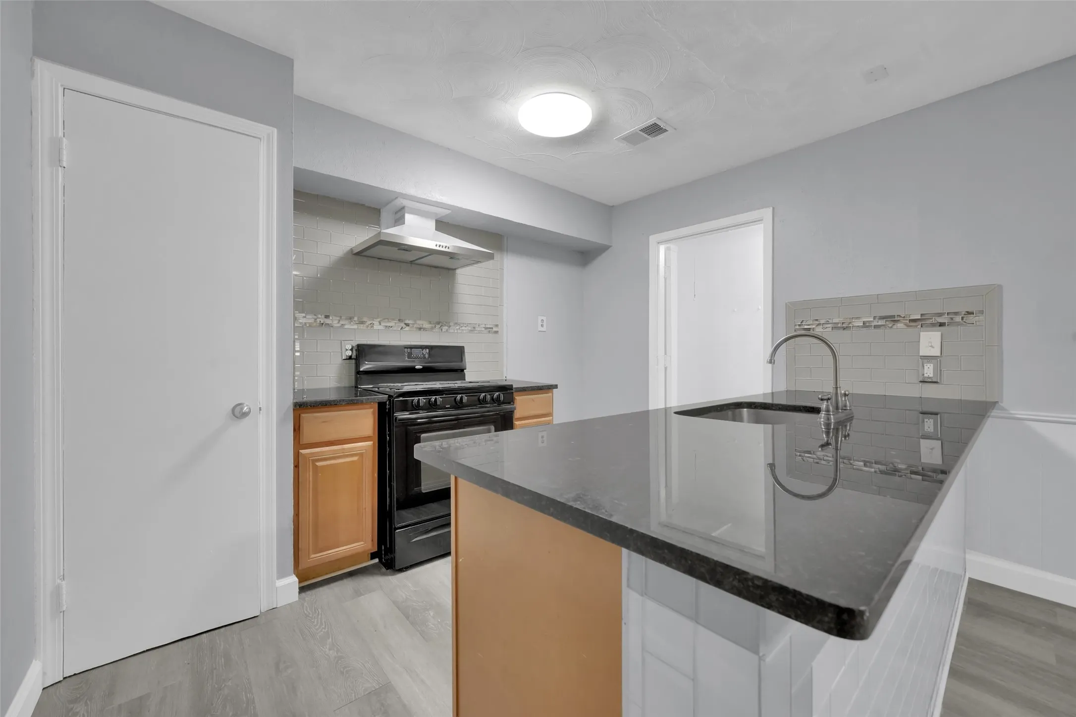 Single Family Residence For Sale in Dallas County , 301 S Forest Crest Drive, Garland, Texas 75042, 4 Bedroom, 3 Bathroom, Garage spaces, 1,649 Sqft, built in 1962, mls#21405475, Real Estate Agent in Garland, Homes For Sale in Dallas county, Homes For Sale in Garland, Realtor in Garland Texas, Real Estate Brokerage Independent Realty Texas, Luminita Cordes Realtor