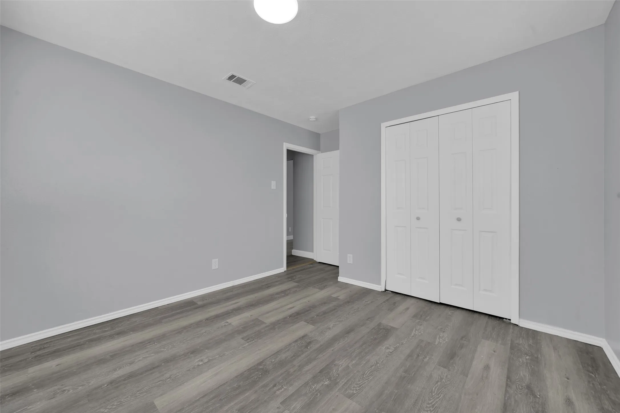 Single Family Residence For Sale in Dallas County , 301 S Forest Crest Drive, Garland, Texas 75042, 4 Bedroom, 3 Bathroom, Garage spaces, 1,649 Sqft, built in 1962, mls#21405475, Real Estate Agent in Garland, Homes For Sale in Dallas county, Homes For Sale in Garland, Realtor in Garland Texas, Real Estate Brokerage Independent Realty Texas, Luminita Cordes Realtor
