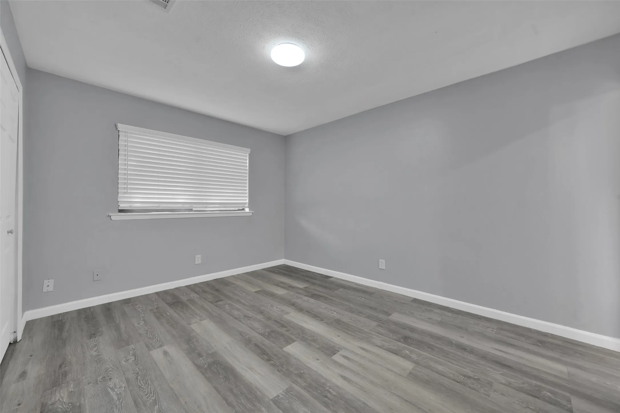 Single Family Residence For Sale in Dallas County , 301 S Forest Crest Drive, Garland, Texas 75042, 4 Bedroom, 3 Bathroom, Garage spaces, 1,649 Sqft, built in 1962, mls#21405475, Real Estate Agent in Garland, Homes For Sale in Dallas county, Homes For Sale in Garland, Realtor in Garland Texas, Real Estate Brokerage Independent Realty Texas, Luminita Cordes Realtor