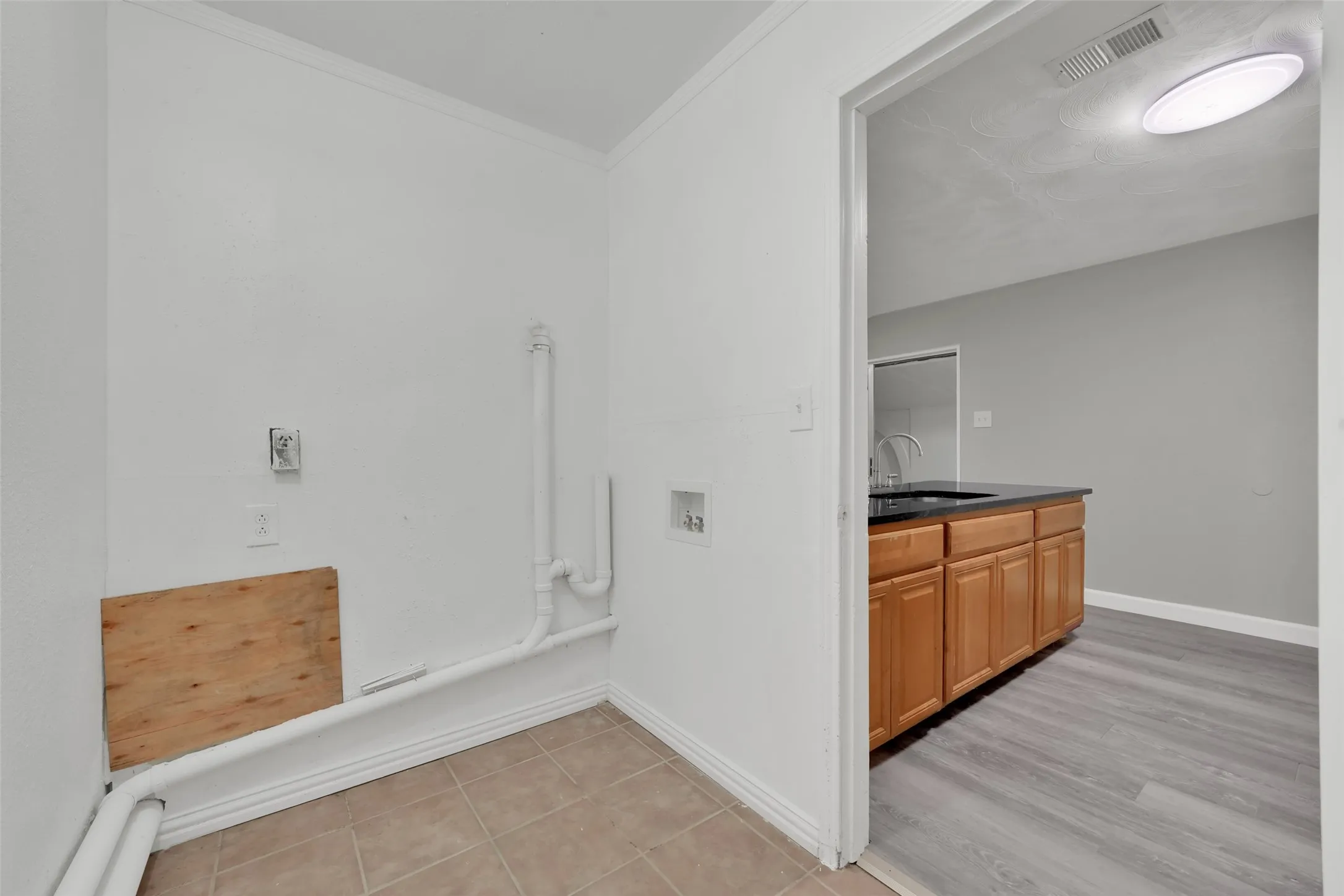 Single Family Residence For Sale in Dallas County , 301 S Forest Crest Drive, Garland, Texas 75042, 4 Bedroom, 3 Bathroom, Garage spaces, 1,649 Sqft, built in 1962, mls#21405475, Real Estate Agent in Garland, Homes For Sale in Dallas county, Homes For Sale in Garland, Realtor in Garland Texas, Real Estate Brokerage Independent Realty Texas, Luminita Cordes Realtor