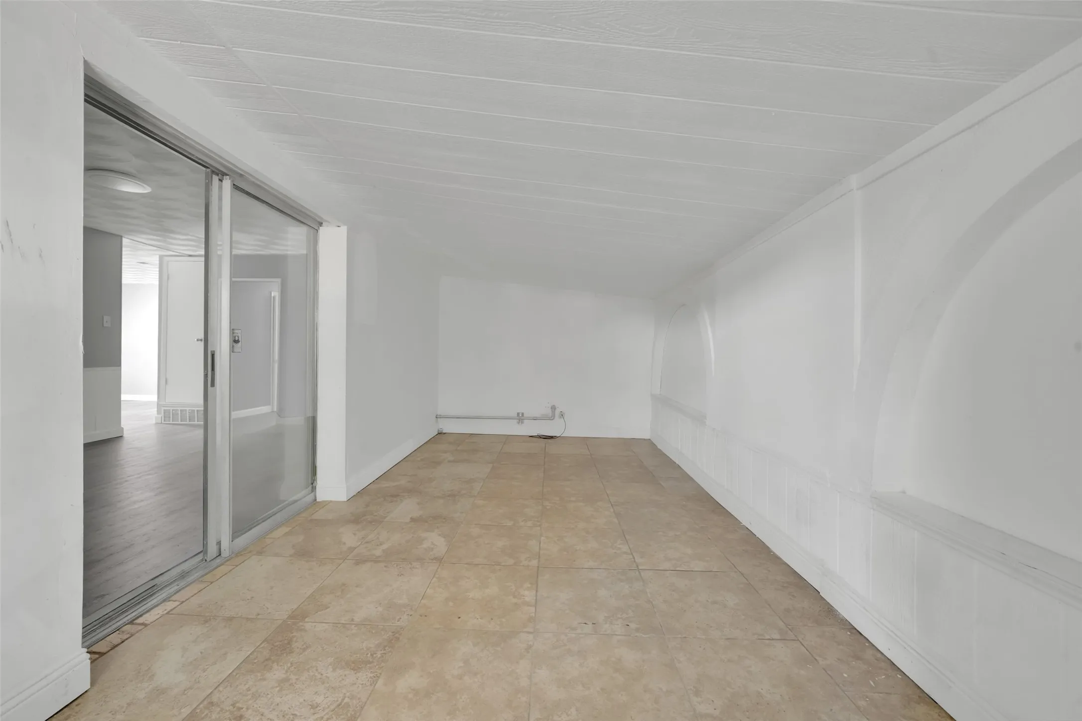 Single Family Residence For Sale in Dallas County , 301 S Forest Crest Drive, Garland, Texas 75042, 4 Bedroom, 3 Bathroom, Garage spaces, 1,649 Sqft, built in 1962, mls#21405475, Real Estate Agent in Garland, Homes For Sale in Dallas county, Homes For Sale in Garland, Realtor in Garland Texas, Real Estate Brokerage Independent Realty Texas, Luminita Cordes Realtor