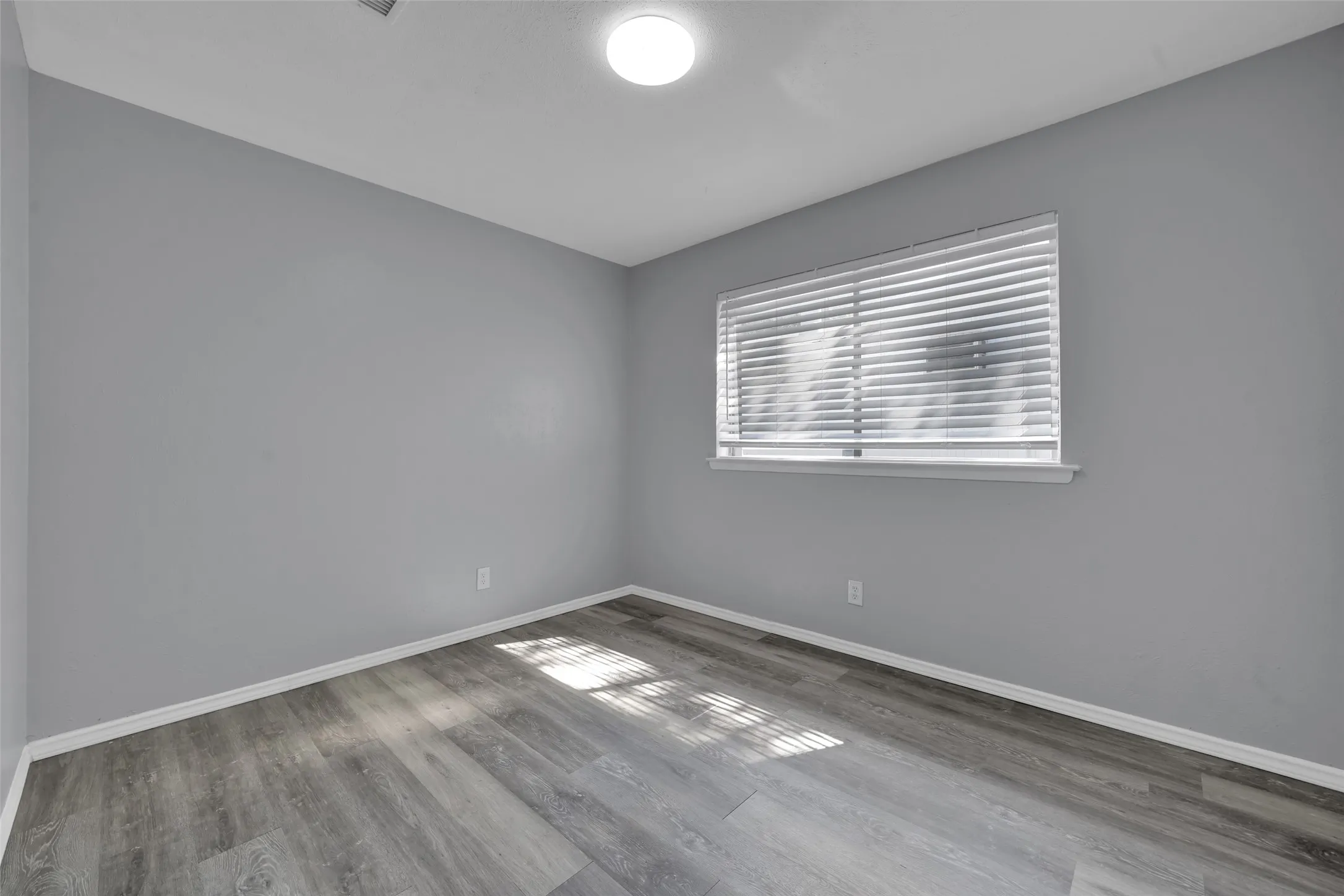 Single Family Residence For Sale in Dallas County , 301 S Forest Crest Drive, Garland, Texas 75042, 4 Bedroom, 3 Bathroom, Garage spaces, 1,649 Sqft, built in 1962, mls#21405475, Real Estate Agent in Garland, Homes For Sale in Dallas county, Homes For Sale in Garland, Realtor in Garland Texas, Real Estate Brokerage Independent Realty Texas, Luminita Cordes Realtor