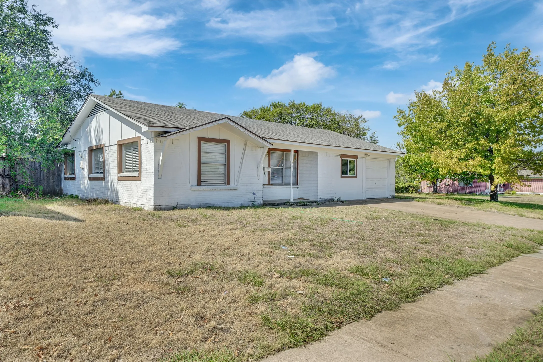 Single Family Residence For Sale in Dallas County , 301 S Forest Crest Drive, Garland, Texas 75042, 4 Bedroom, 3 Bathroom, Garage spaces, 1,649 Sqft, built in 1962, mls#21405475, Real Estate Agent in Garland, Homes For Sale in Dallas county, Homes For Sale in Garland, Realtor in Garland Texas, Real Estate Brokerage Independent Realty Texas, Luminita Cordes Realtor