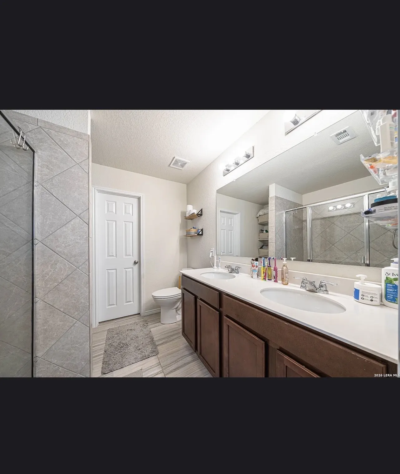 Single Family Residence For Sale in Bexar County , 11906 Longfellow, San Antonio, Texas 78254, 3 Bedroom, 3 Bathroom, 2 Garage spaces, 2,298 Sqft, built in 2020, mls#21407904, Real Estate Agent in San Antonio, Homes For Sale in Bexar county, Homes For Sale in San Antonio, Realtor in San Antonio Texas, Real Estate Brokerage Independent Realty Texas, Luminita Cordes Realtor