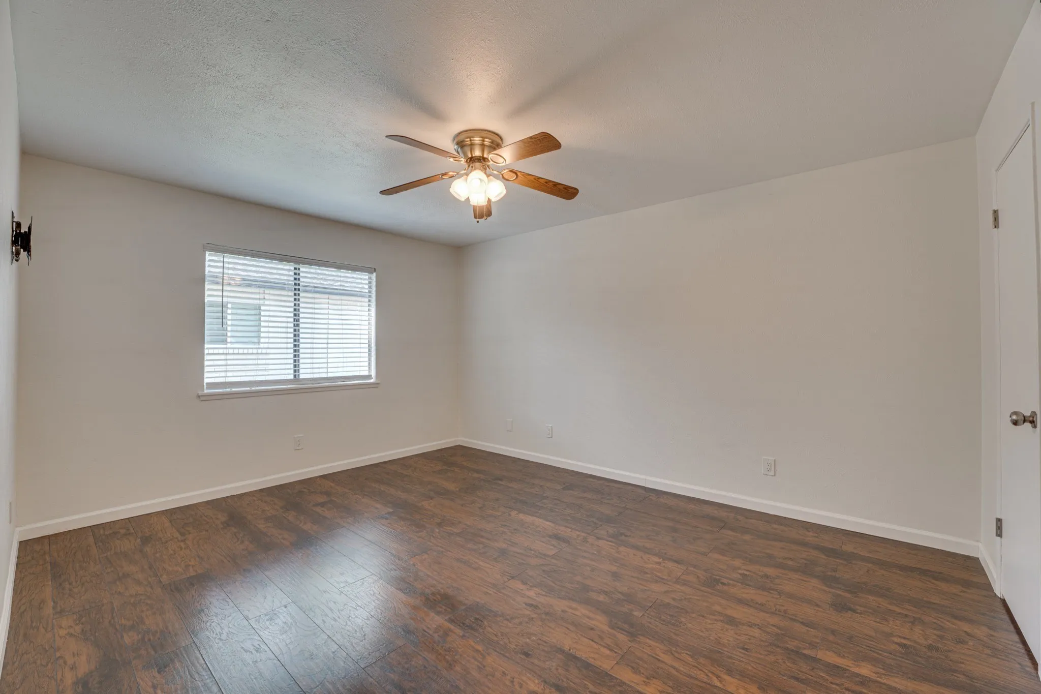 Single Family Residence For Sale in Dallas County , 3113 Powell Drive, Rowlett, Texas 75088, 4 Bedroom, 2 Bathroom, 2 Garage spaces, 2,100 Sqft, built in 1979, mls#21409344, Real Estate Agent in Rowlett, Homes For Sale in Dallas county, Homes For Sale in Rowlett, Realtor in Rowlett Texas, Real Estate Brokerage Independent Realty Texas, Luminita Cordes Realtor