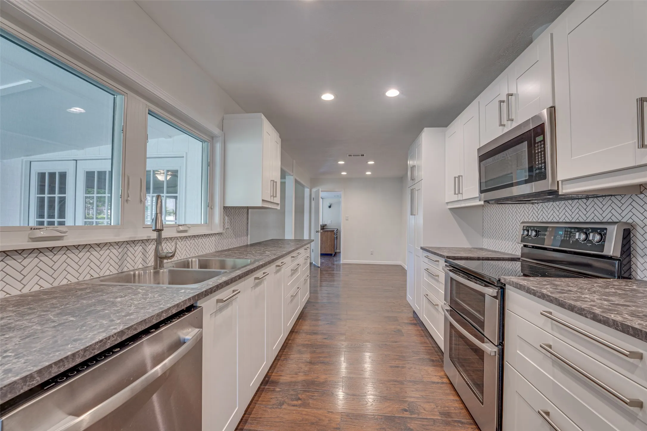 Single Family Residence For Sale in Dallas County , 3113 Powell Drive, Rowlett, Texas 75088, 4 Bedroom, 2 Bathroom, 2 Garage spaces, 2,100 Sqft, built in 1979, mls#21409344, Real Estate Agent in Rowlett, Homes For Sale in Dallas county, Homes For Sale in Rowlett, Realtor in Rowlett Texas, Real Estate Brokerage Independent Realty Texas, Luminita Cordes Realtor