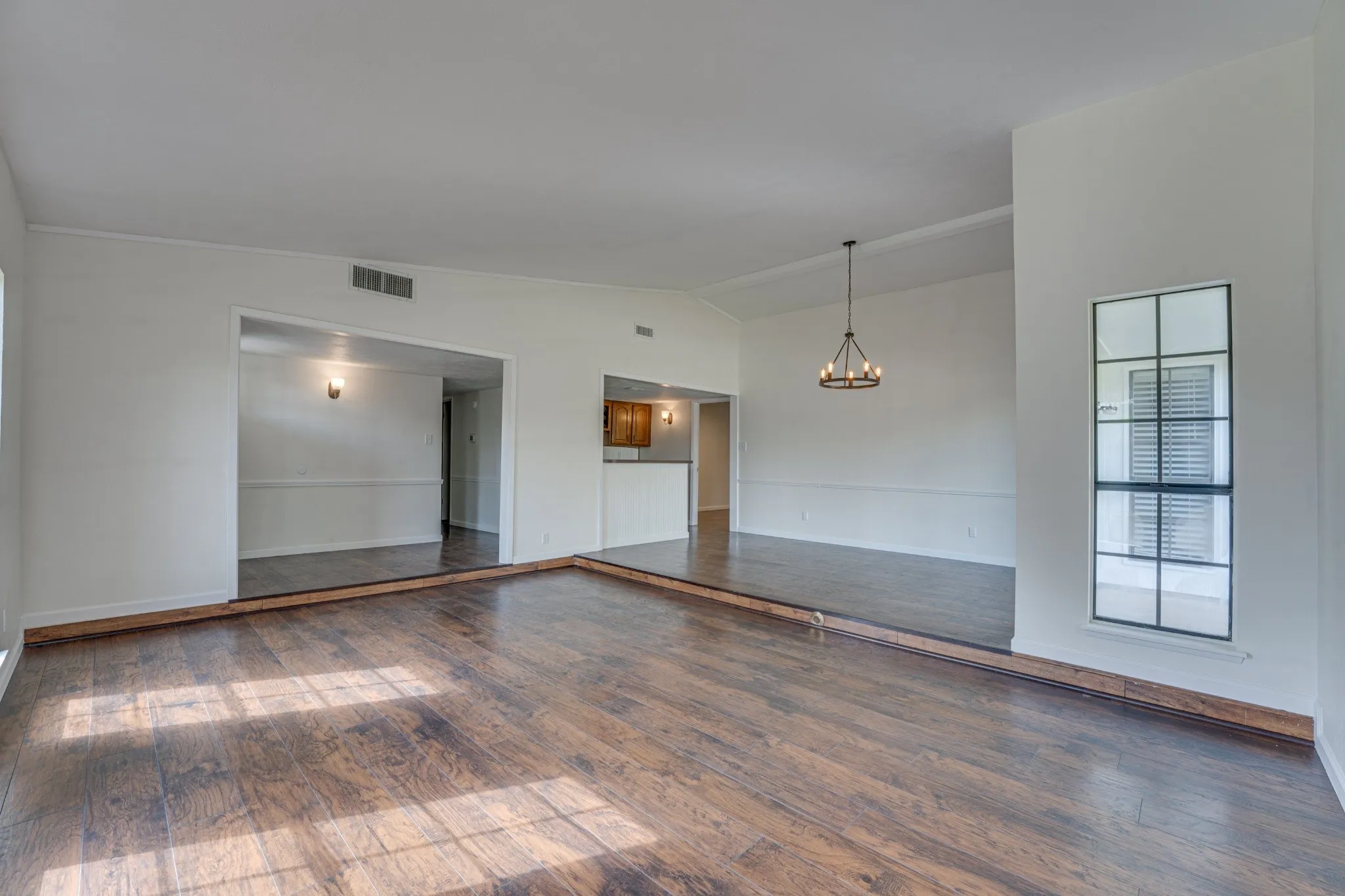 Single Family Residence For Sale in Dallas County , 3113 Powell Drive, Rowlett, Texas 75088, 4 Bedroom, 2 Bathroom, 2 Garage spaces, 2,100 Sqft, built in 1979, mls#21409344, Real Estate Agent in Rowlett, Homes For Sale in Dallas county, Homes For Sale in Rowlett, Realtor in Rowlett Texas, Real Estate Brokerage Independent Realty Texas, Luminita Cordes Realtor