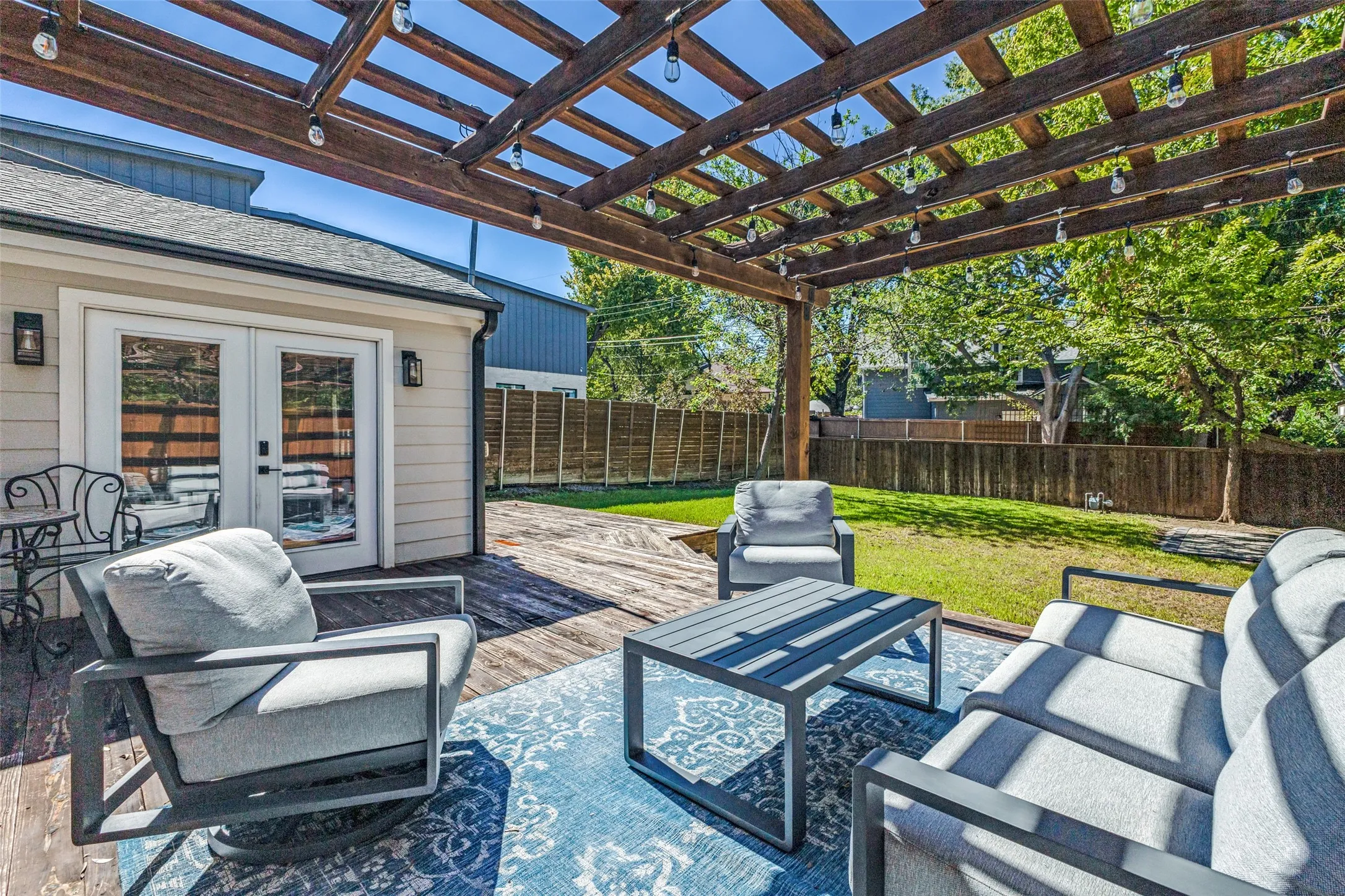 Single Family Residence For Sale in Dallas County , 8723 Glencrest Lane, Dallas, Texas 75209, 3 Bedroom, 2 Bathroom, 1 Garage spaces, 1,834 Sqft, built in 1950, mls#21409329, Real Estate Agent in Dallas, Homes For Sale in Dallas county, Homes For Sale in Dallas, Realtor in Dallas Texas, Real Estate Brokerage Independent Realty Texas, Luminita Cordes Realtor