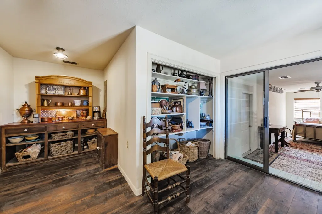 Auxiliary kitchen and laundry area