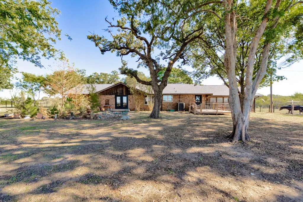 Single Family Residence For Sale in Montague County , 745 Winn Road, Bowie, Texas 76230, 3 Bedroom, 2 Bathroom, 2 Garage spaces, 2,377 Sqft, built in 1982, mls#21403573, Real Estate Agent in Bowie, Homes For Sale in Montague county, Homes For Sale in Bowie, Realtor in Bowie Texas, Real Estate Brokerage Independent Realty Texas, Luminita Cordes Realtor